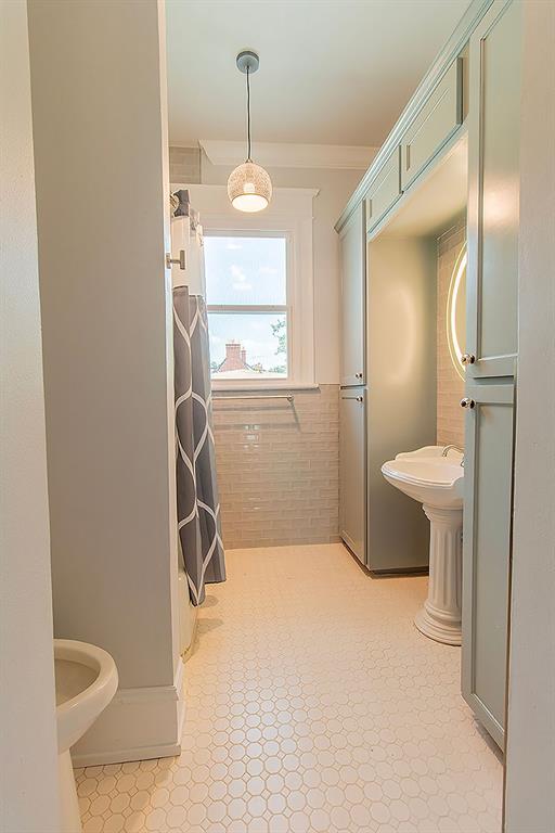 Waco, Texas, 76707, United States, 3 Bedrooms Bedrooms, ,4 BathroomsBathrooms,Residential,For Sale,1897293