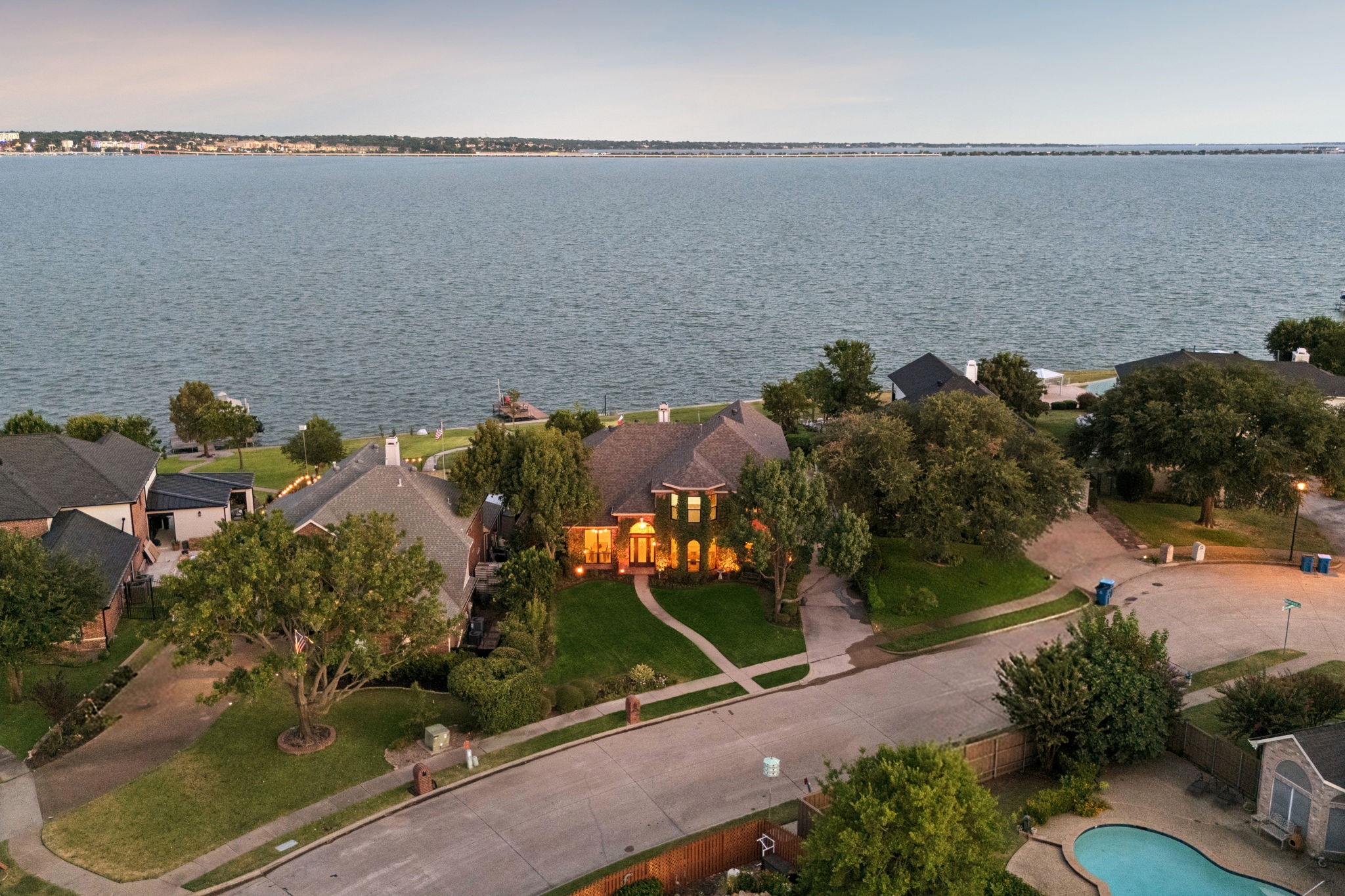  Rare One Owner Lakefront Oasis on Lake Ray Hubbard  Waterfront with Pool - 物件實景
