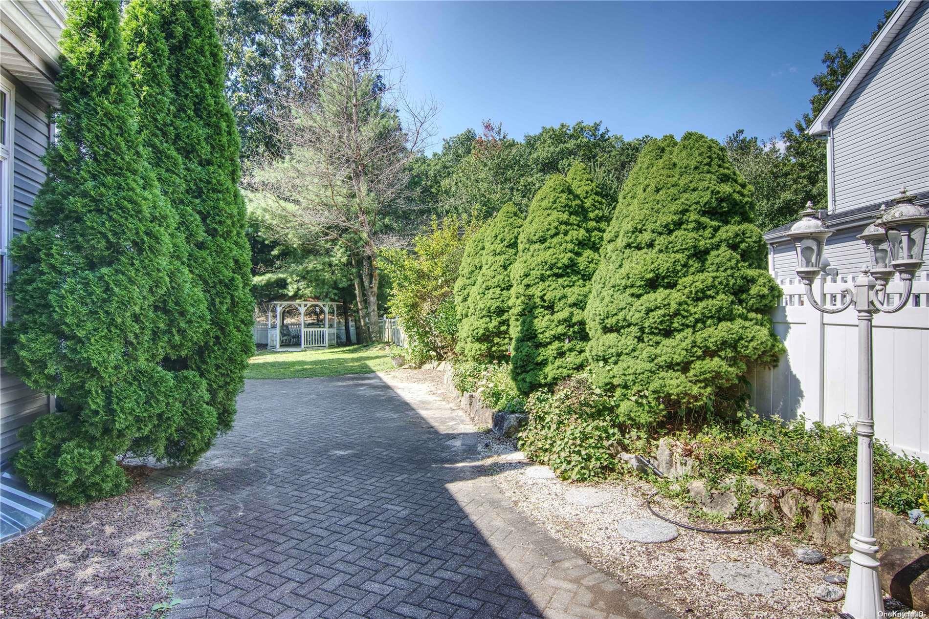 Smithtown, New York, 11787, United States, 4 Bedrooms Bedrooms, ,3 BathroomsBathrooms,Residential,For Sale,1728654