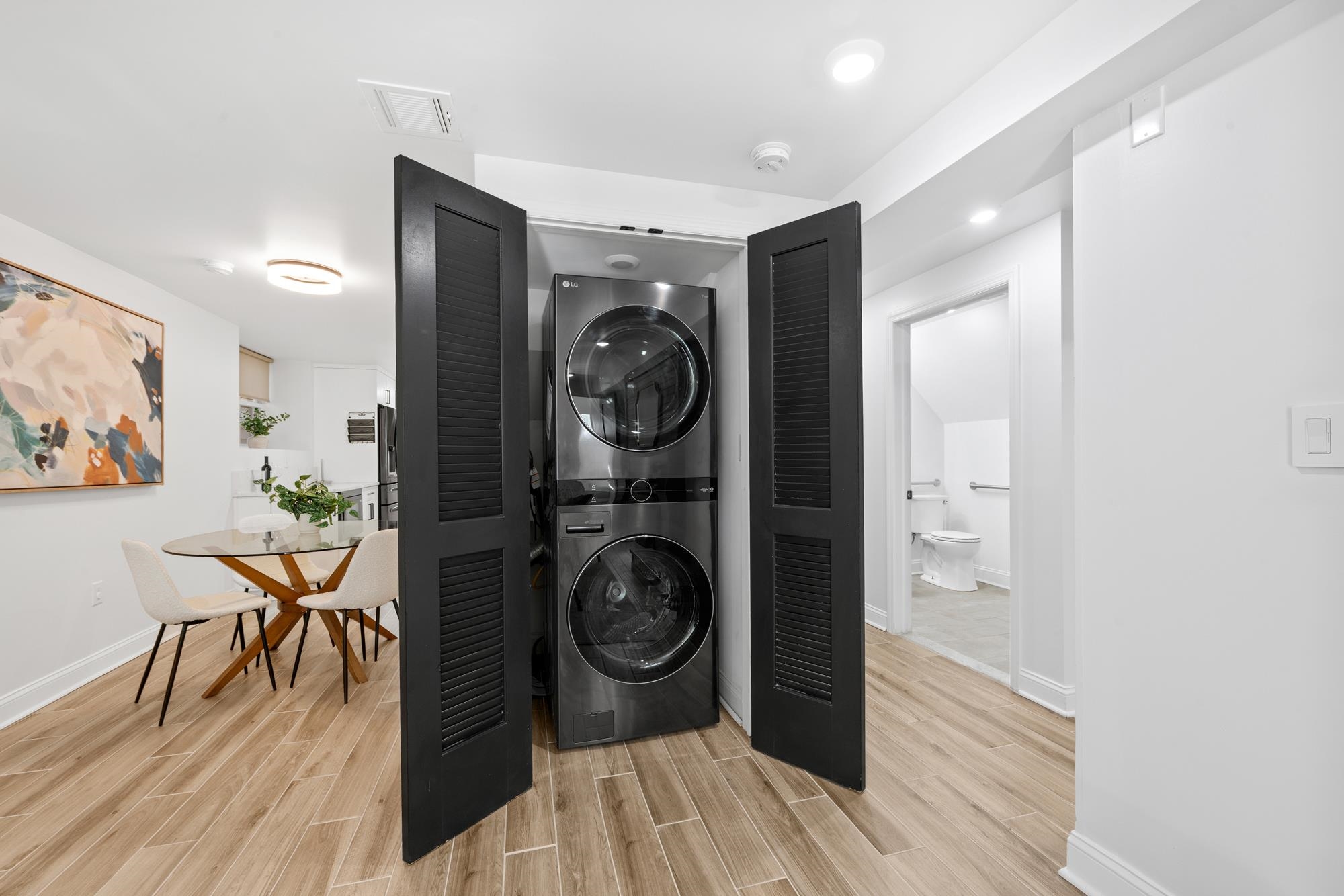 Jersey City, New Jersey, 07307, United States, 3 Bedrooms Bedrooms, ,3 BathroomsBathrooms,Residential,For Sale,1965094