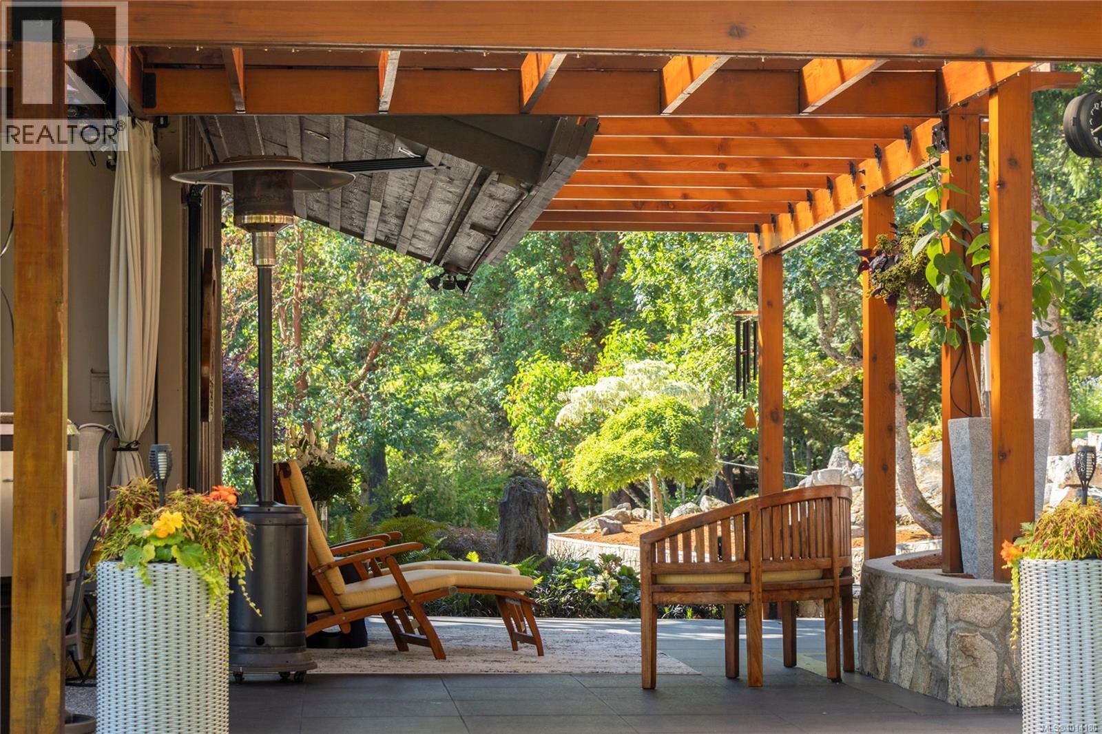 CENTRAL SAANICH, British Columbia, V8M 1S2, CA, 3 Bedrooms Bedrooms, ,4 BathroomsBathrooms,Residential,For Sale,1947352