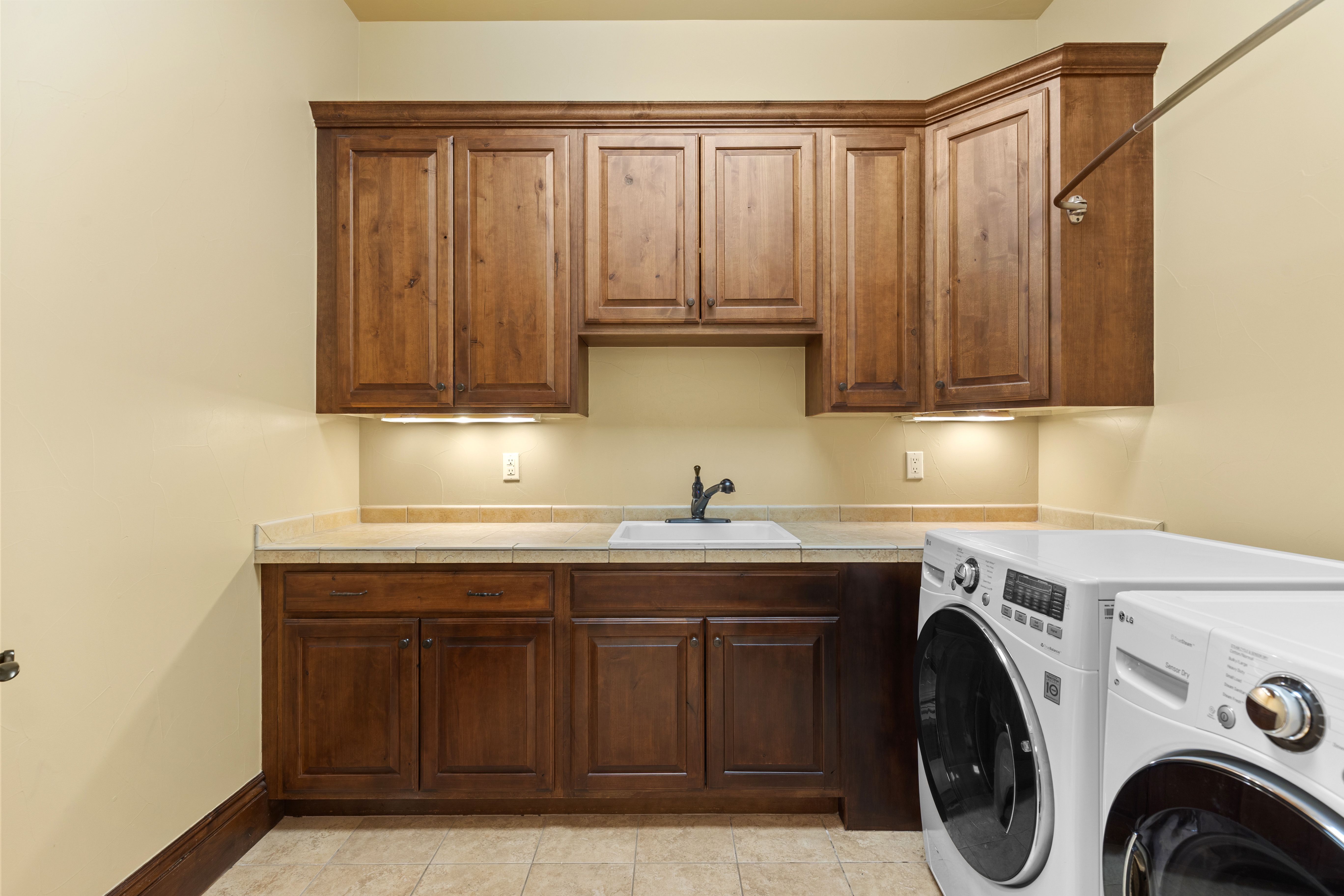  LUXURY LIVING IN LOWRY TIMELESS ENGLISH TUDOR EXPANSIVE LOT ON 6TH AVENUE PKWY - 物件實景