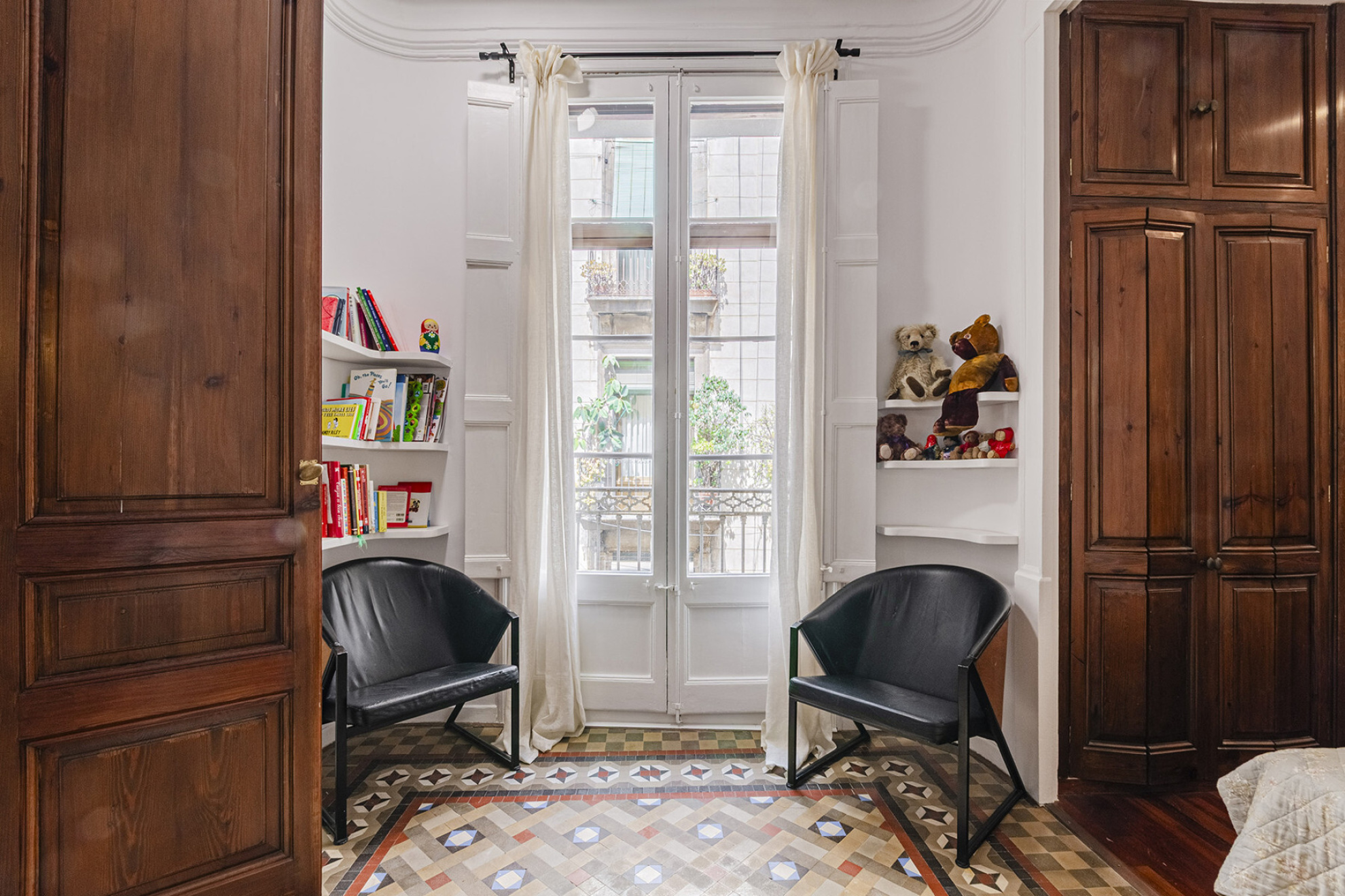  Large apartment with its own style in the oldest part of Barcelona - 物件實景