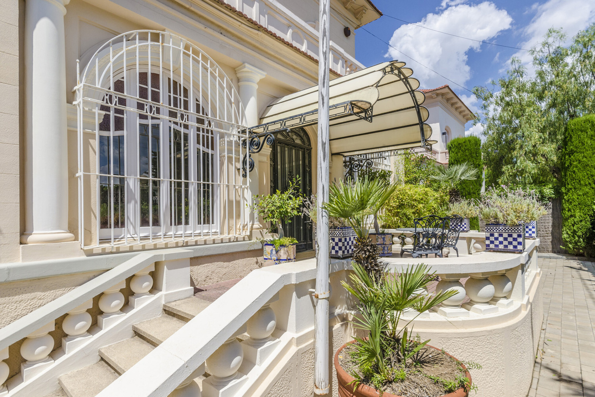  Elegant colonial style villa in Terramar, Sitges, in front of the sea. - 物件實景