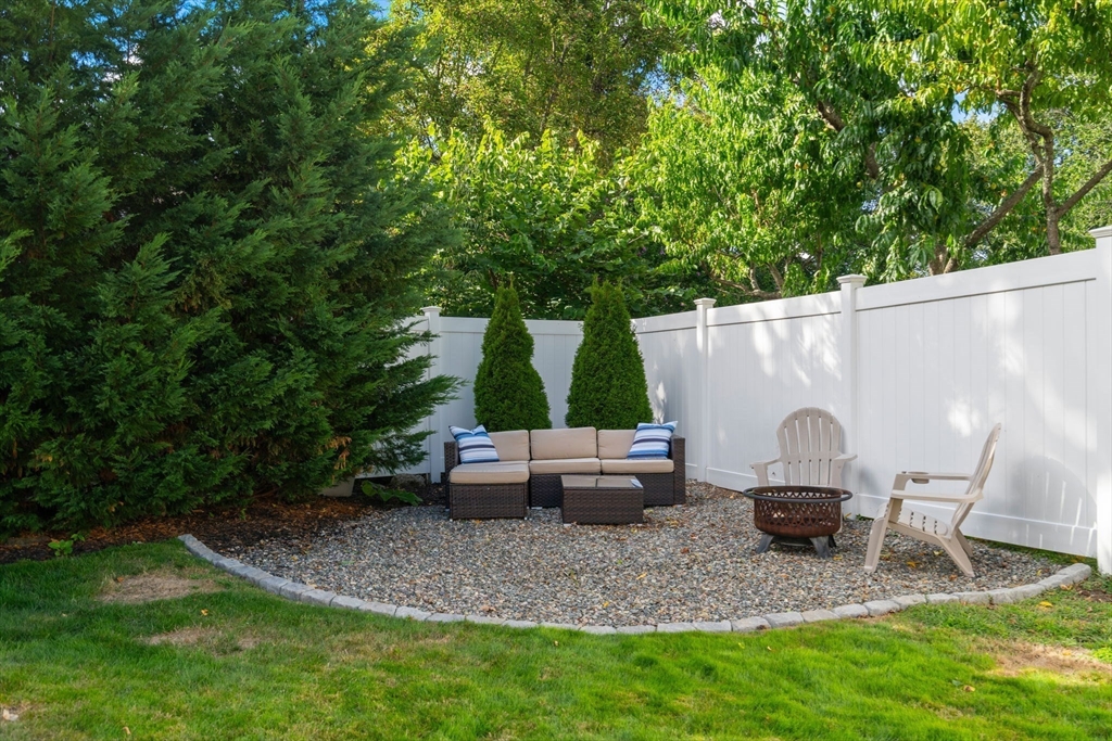 Milton, Massachusetts, 02186, United States, 3 Bedrooms Bedrooms, ,1 BathroomBathrooms,Residential,For Sale,1939202