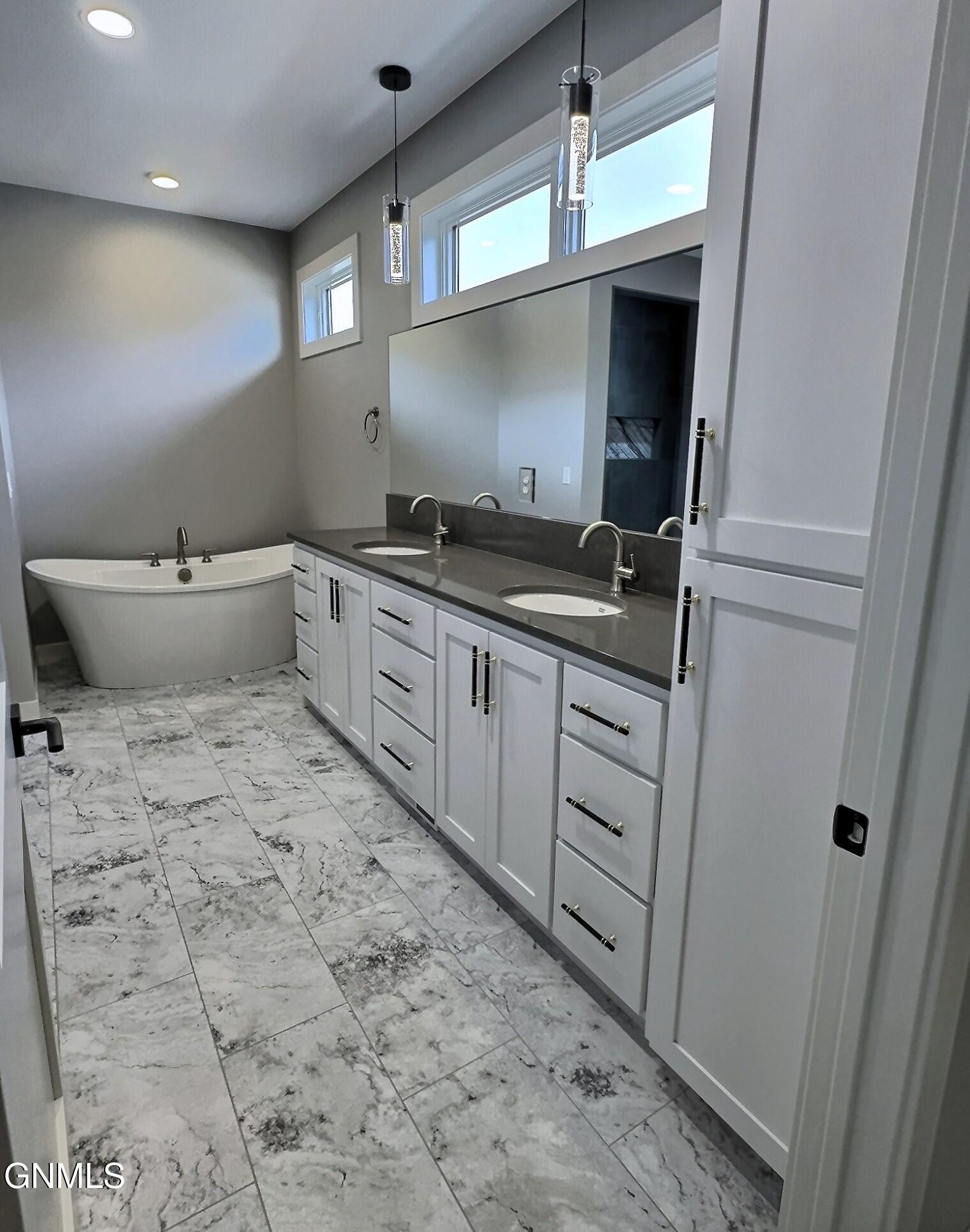 Bismarck, North Dakota, 58503, United States, 3 Bedrooms Bedrooms, ,4 BathroomsBathrooms,Residential,For Sale,2027923