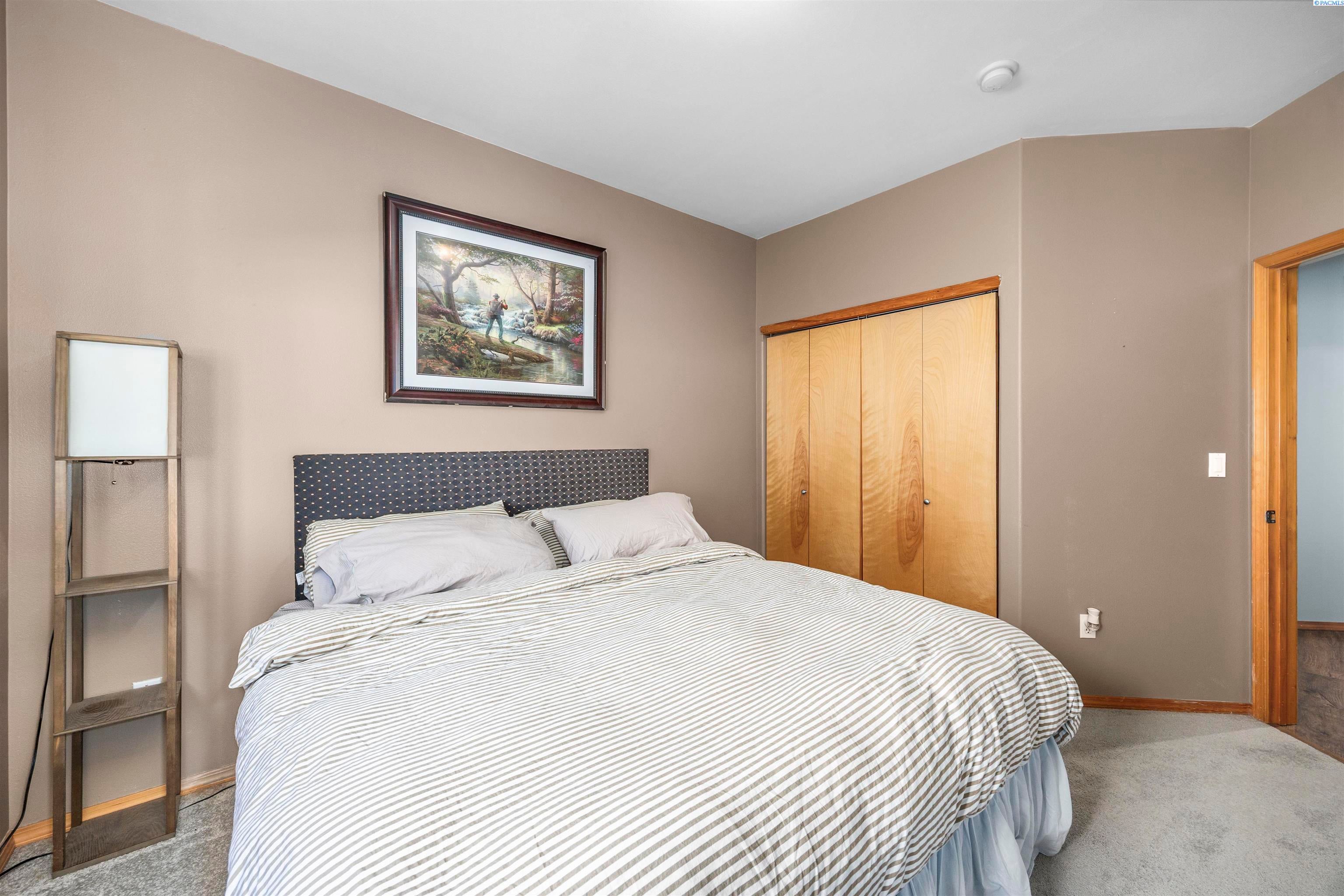 Kennewick, Washington, 99338, United States, 4 Bedrooms Bedrooms, ,2 BathroomsBathrooms,Residential,For Sale,1981833