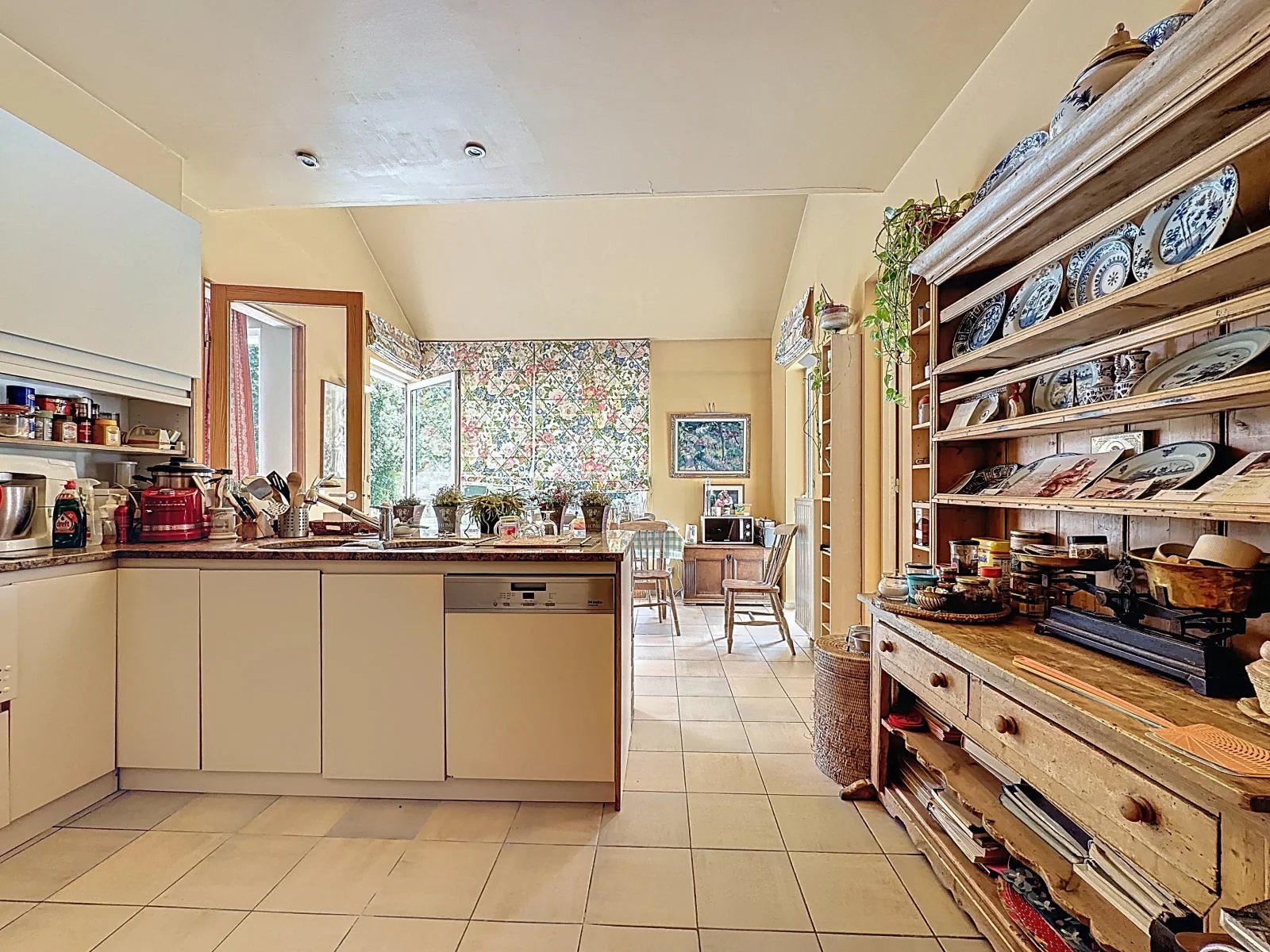 Rhode-Saint-Genese, Flanders, 1640, BE, 5 Bedrooms Bedrooms, ,3 BathroomsBathrooms,Residential,For Sale,2002019