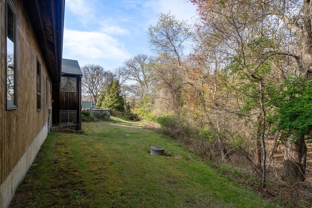 Dartmouth, Massachusetts, 02748, United States, 4 Bedrooms Bedrooms, ,5 BathroomsBathrooms,Residential,For Sale,1804172