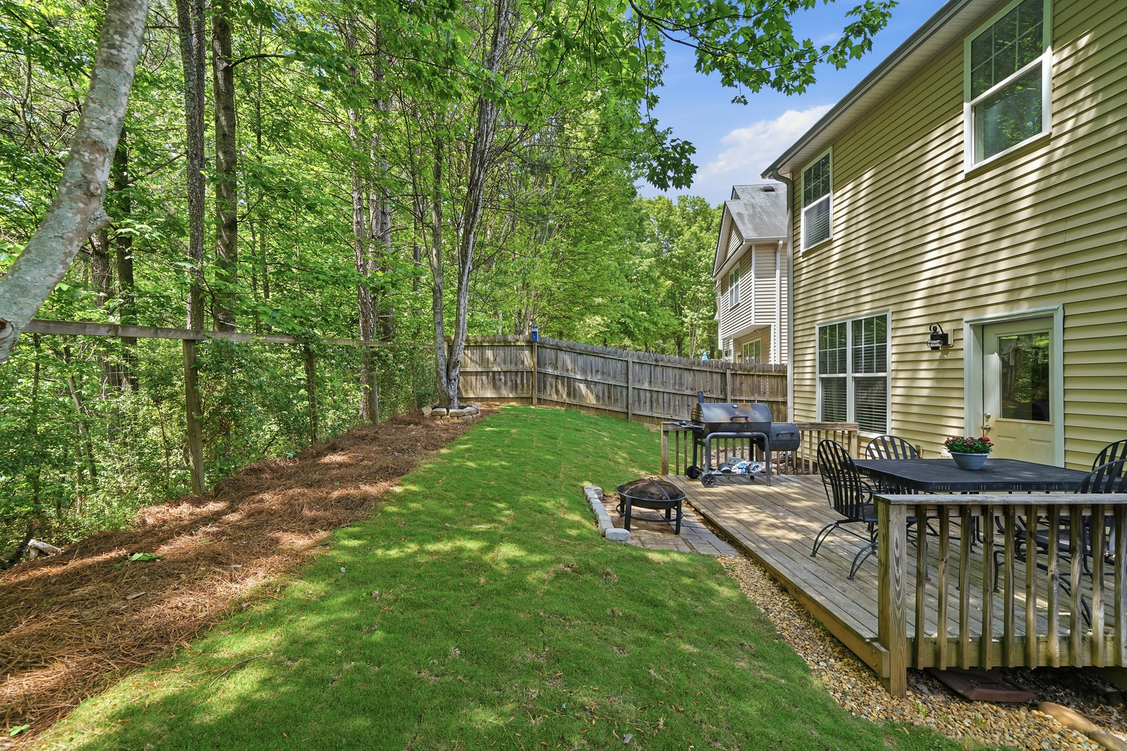  Located in the Sought-After and Low-Maintenance Enclave at Holly Mill Community - 物件實景