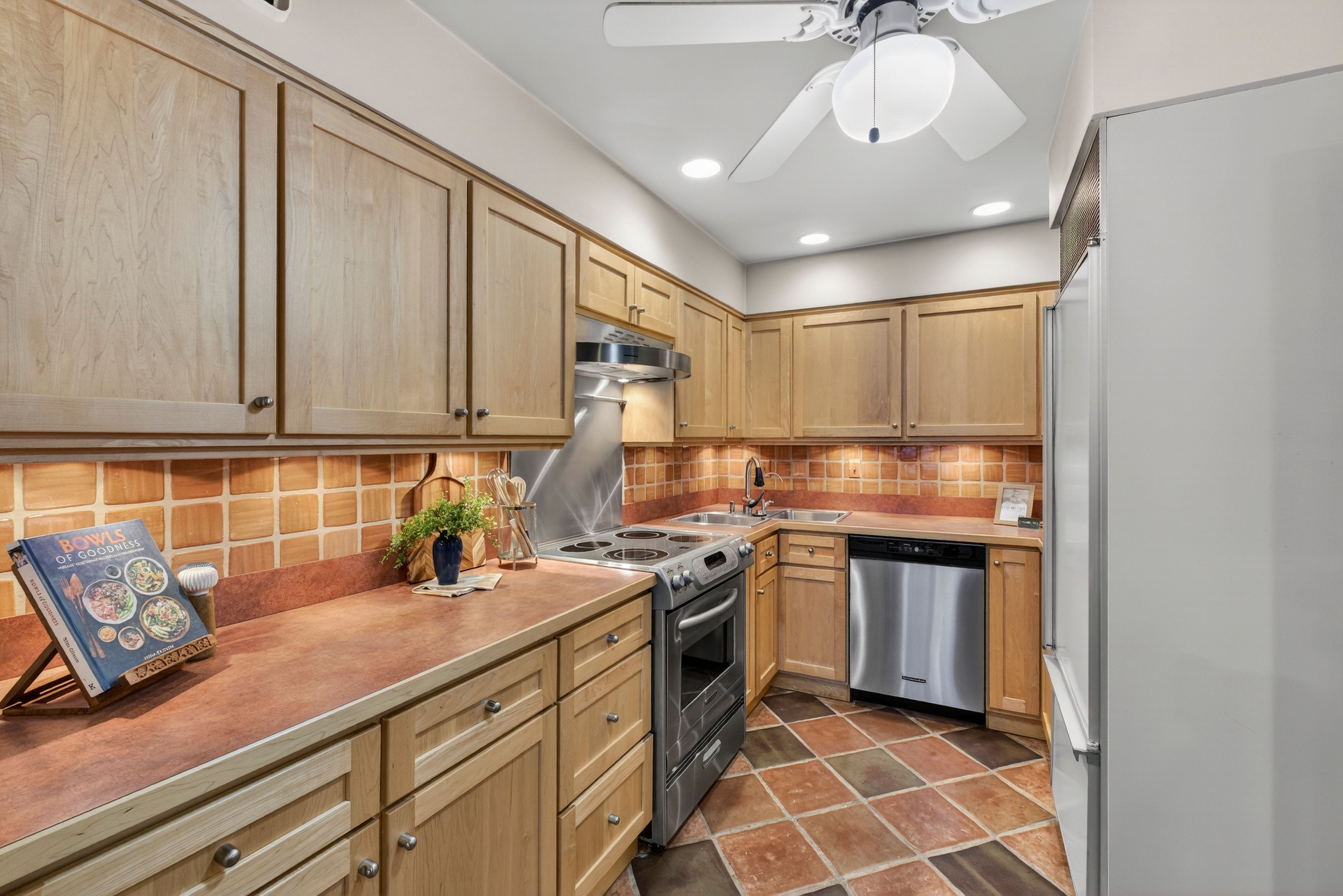  Charming Clayton Condo in an Exceptional Location - 物件實景