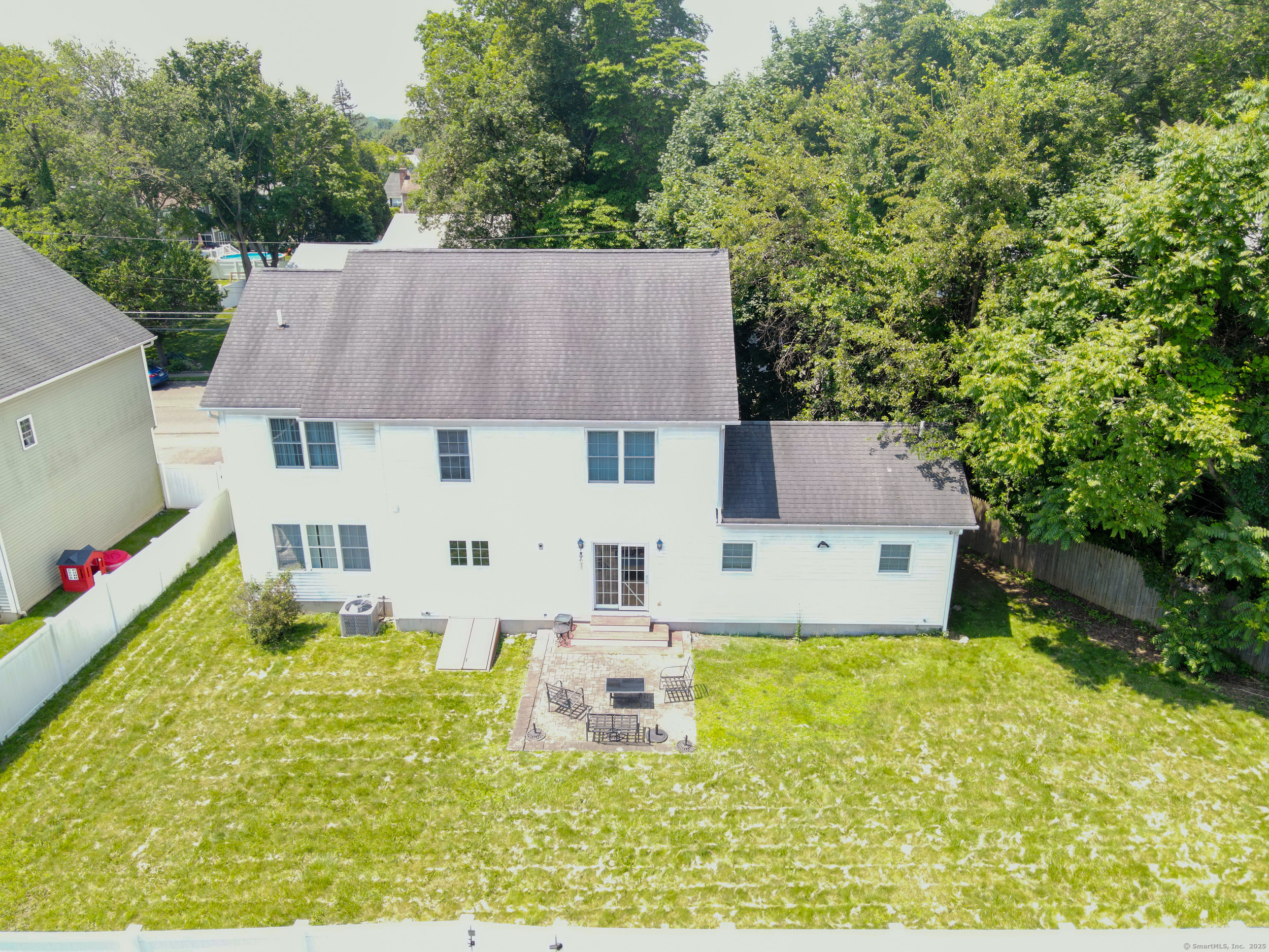 Stratford, Connecticut, 06614, United States, 5 Bedrooms Bedrooms, ,4 BathroomsBathrooms,Residential,For Sale,1896589