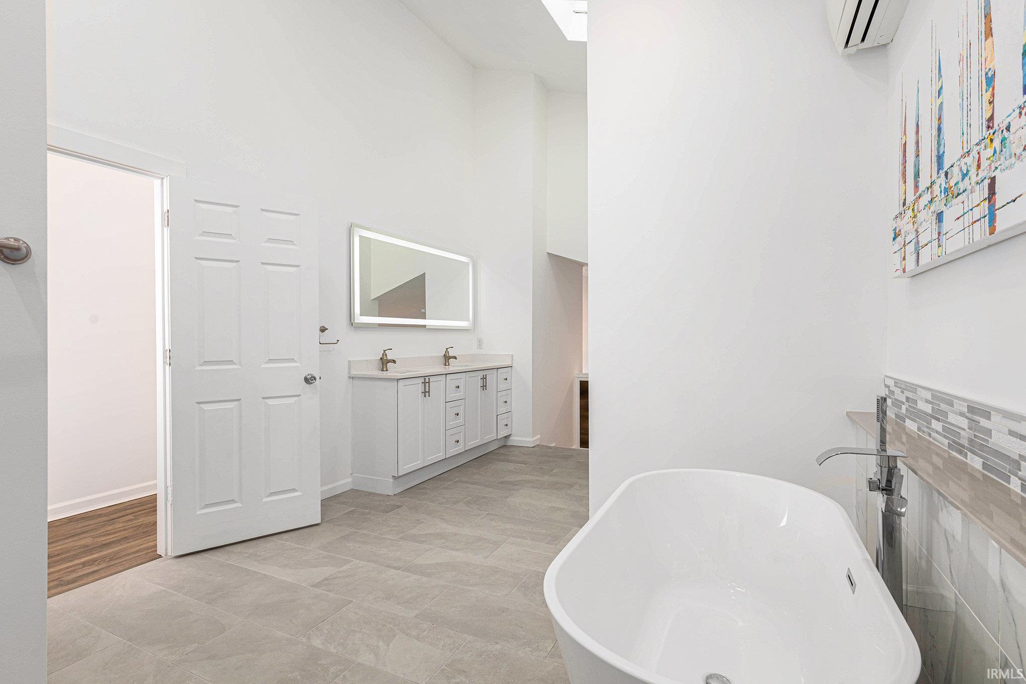 Osceola, Indiana, 46561, United States, 4 Bedrooms Bedrooms, ,3 BathroomsBathrooms,Residential,For Sale,1983997