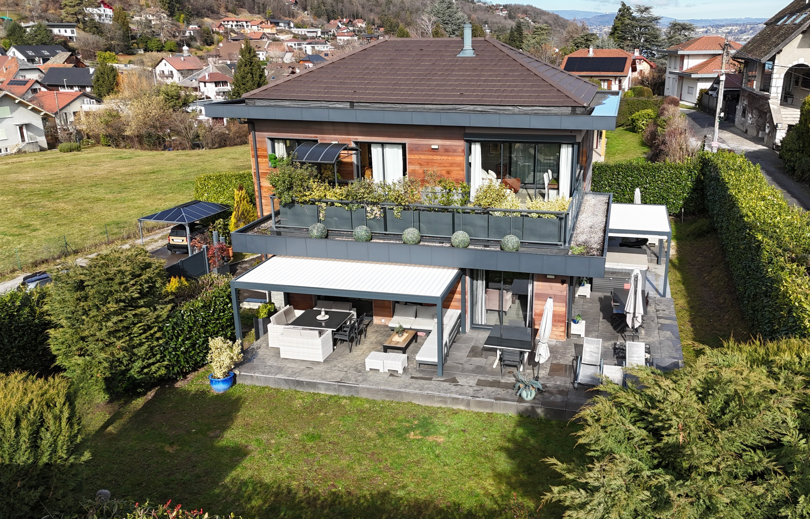  Newly built house near the lake - 物件實景