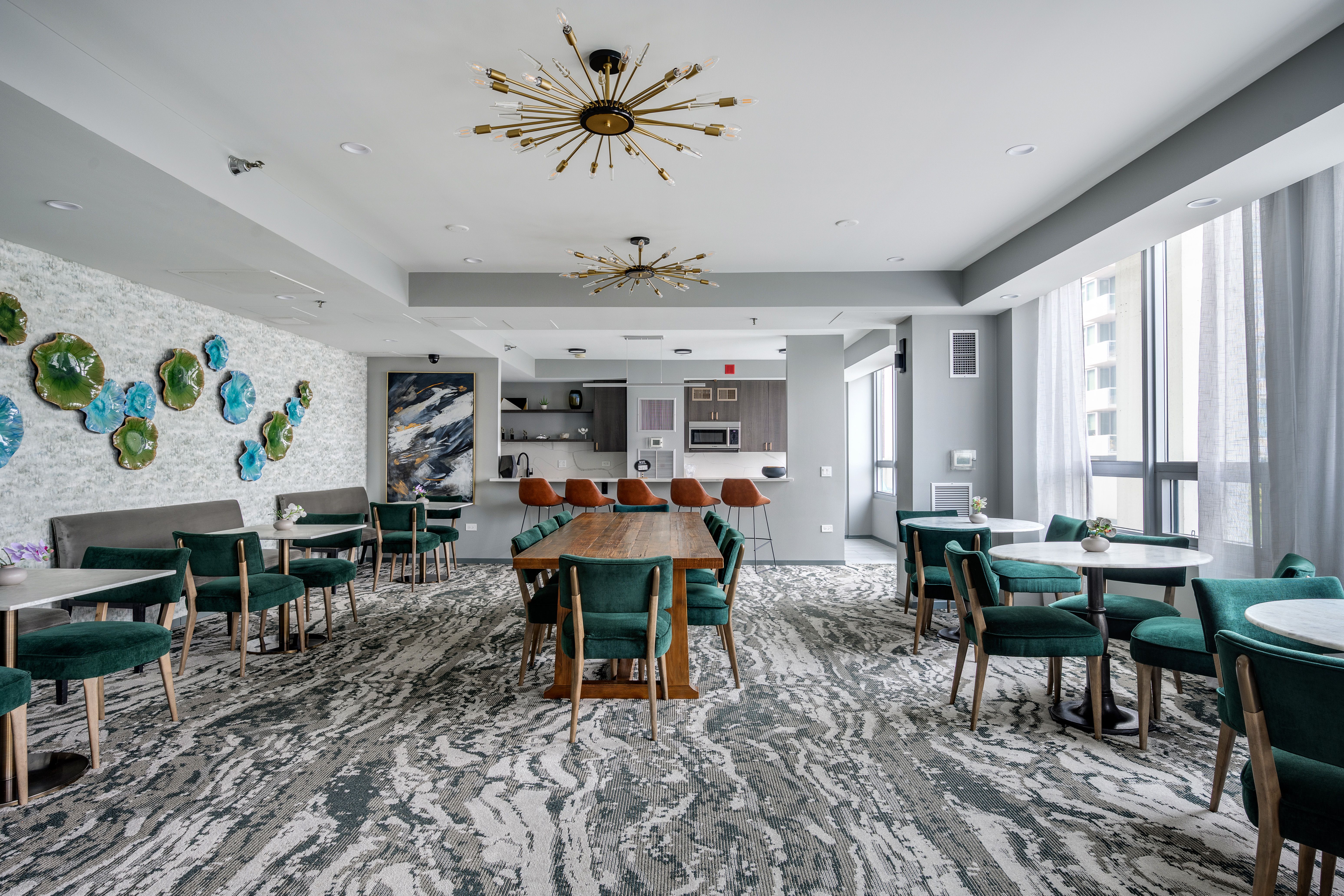  Experience Elevated City Living in This Beautifully Renovated Corner Residence - 物件實景