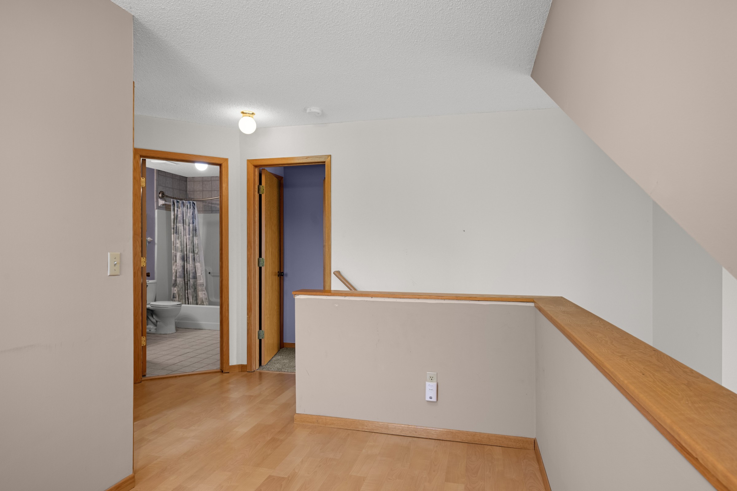  Sun-Filled End Unit in Prime Eagan Location - 物件實景