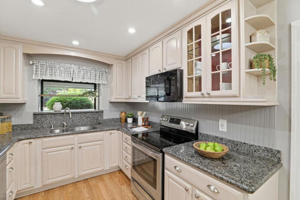 San Jose, California, 95123, United States, 3 Bedrooms Bedrooms, ,2 BathroomsBathrooms,Residential,For Sale,1975297