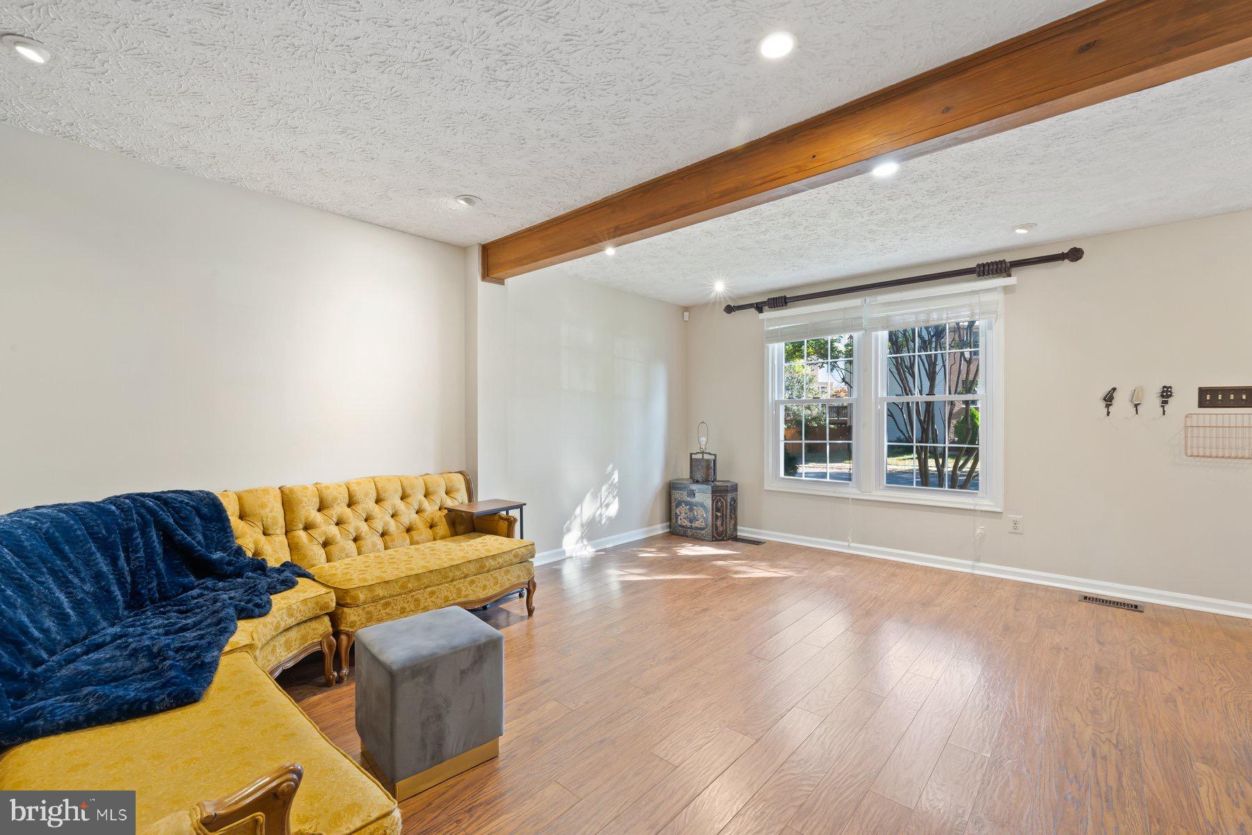 Centreville, Virginia, 20121, United States, 3 Bedrooms Bedrooms, ,4 BathroomsBathrooms,Residential,For Sale,1974352