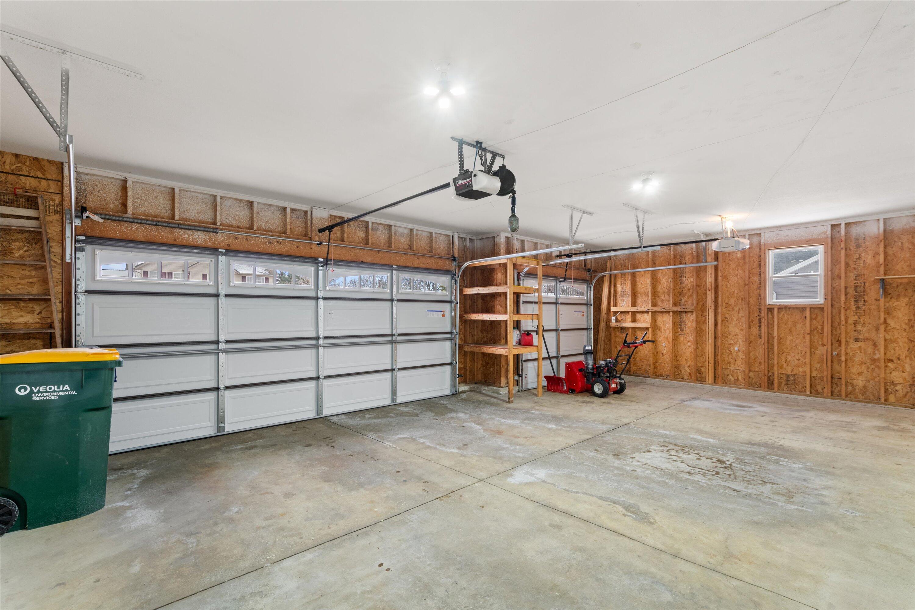 Oak Creek, Wisconsin, 53154, United States, 4 Bedrooms Bedrooms, ,4 BathroomsBathrooms,Residential,For Sale,2007520