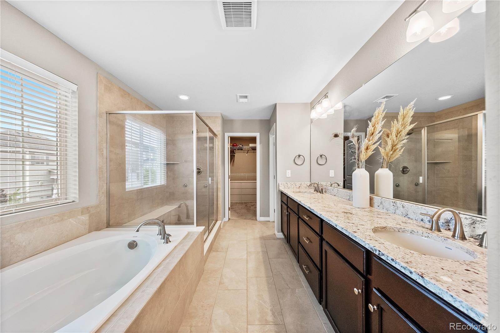 Aurora, Colorado, 80016, United States, 5 Bedrooms Bedrooms, ,5 BathroomsBathrooms,Residential,For Sale,2003486