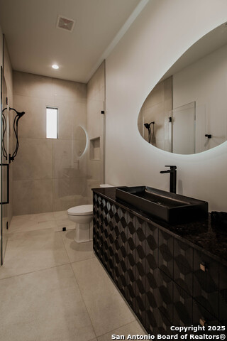 Victoria, Texas, 77904, United States, 4 Bedrooms Bedrooms, ,5 BathroomsBathrooms,Residential,For Sale,1997014