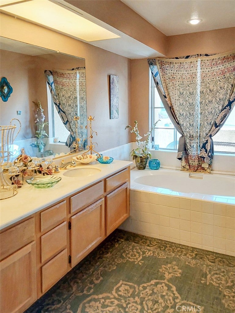 Dana Point, California, 92629, United States, 2 Bedrooms Bedrooms, ,3 BathroomsBathrooms,Residential,For Sale,1998905