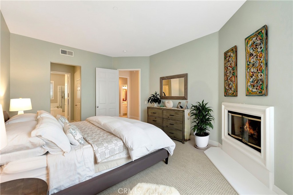 Huntington Beach, California, 92648, United States, 2 Bedrooms Bedrooms, ,3 BathroomsBathrooms,Residential,For Sale,1992033