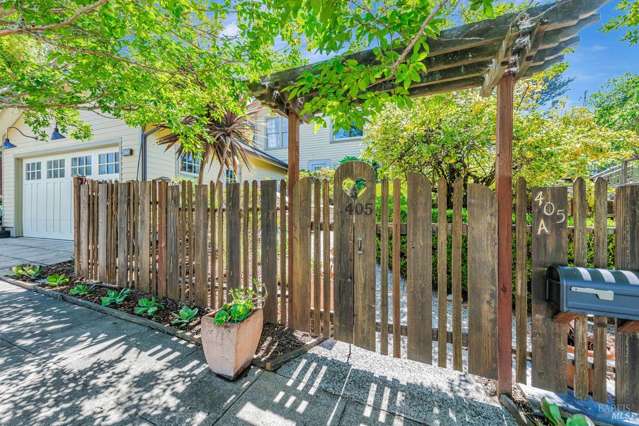 Corte Madera, California, 94925, United States, 4 Bedrooms Bedrooms, ,5 BathroomsBathrooms,Residential,For Sale,1917225
