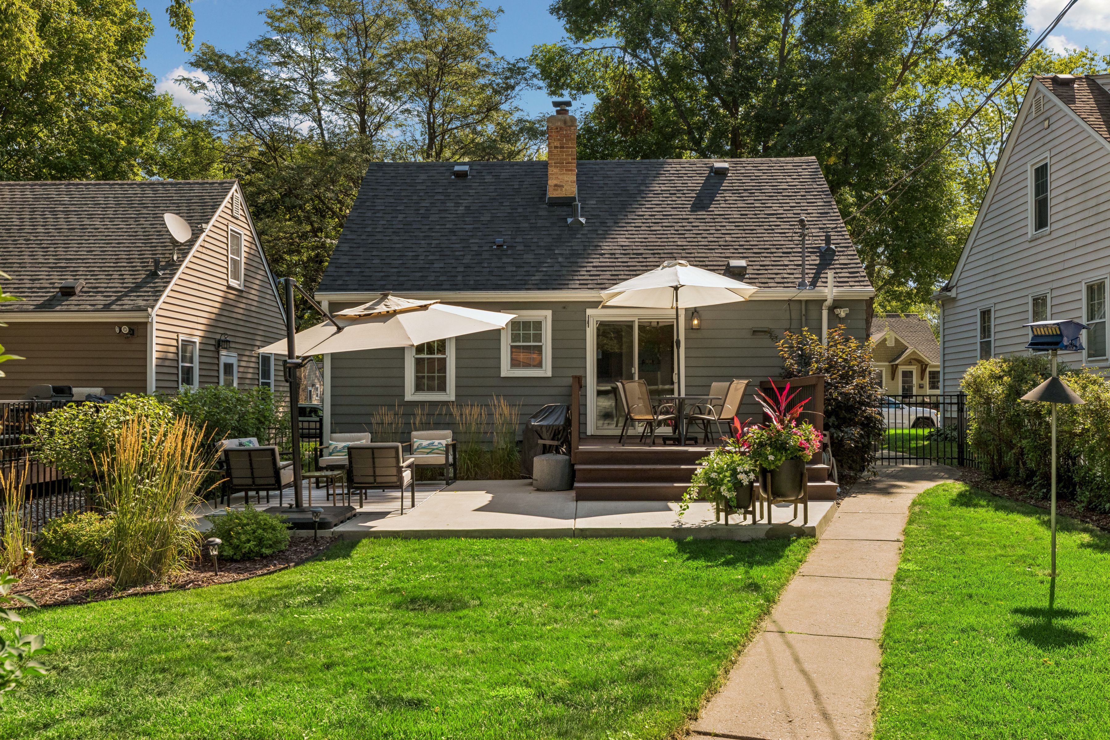  Updated Saint Louis Park Bungalow with Timeless Charm - 物件實景