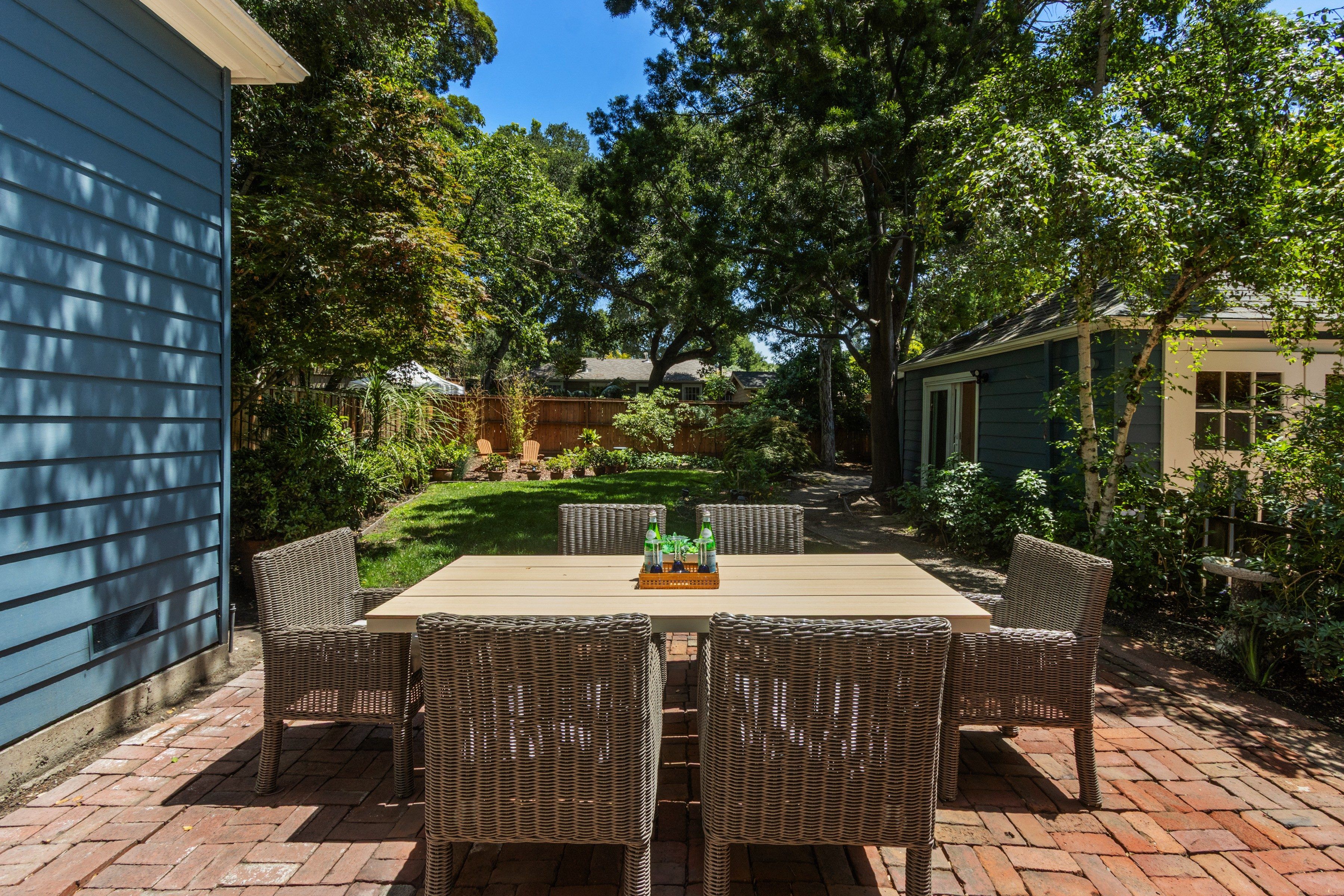  Crocker Highlands Classic with Modern Touches and Backyard Retreat - 物件實景
