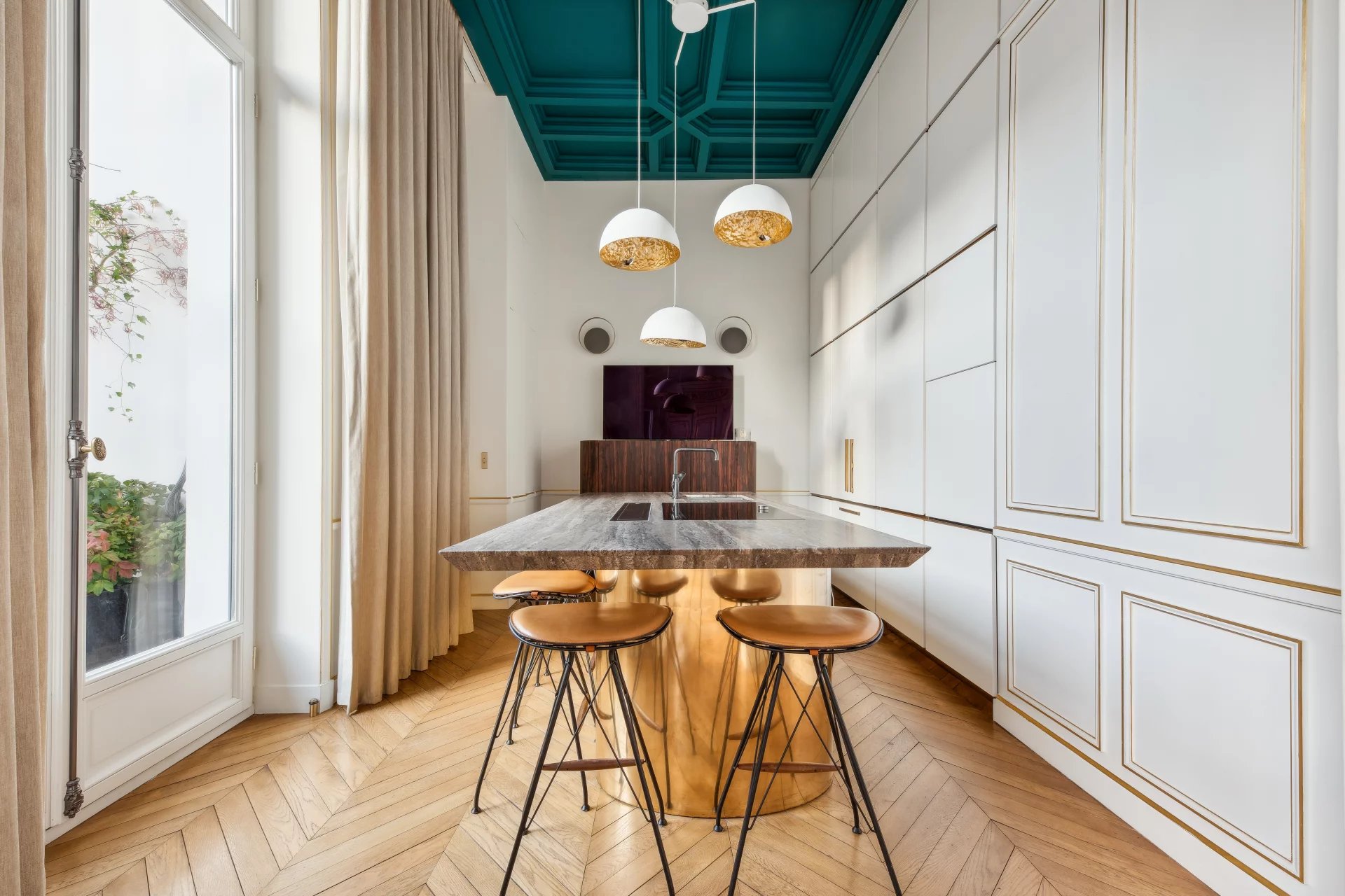 Paris 7th, Île-de-France, 75007, FR, 4 Bedrooms Bedrooms, ,1 BathroomBathrooms,Residential,For Sale,1609939