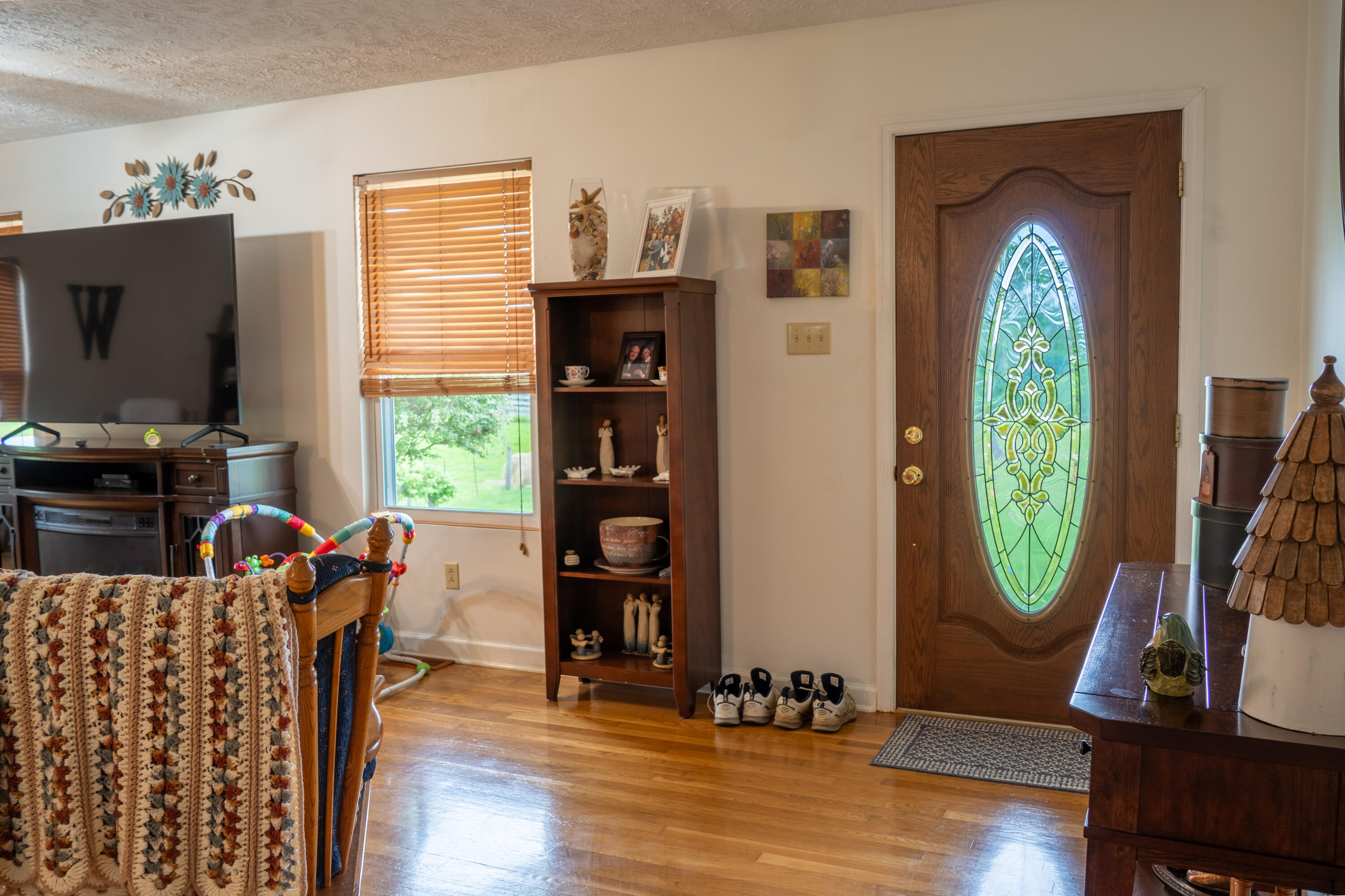 Paint Lick, Kentucky, 40461, United States, 5 Bedrooms Bedrooms, ,1 BathroomBathrooms,Residential,For Sale,1847619