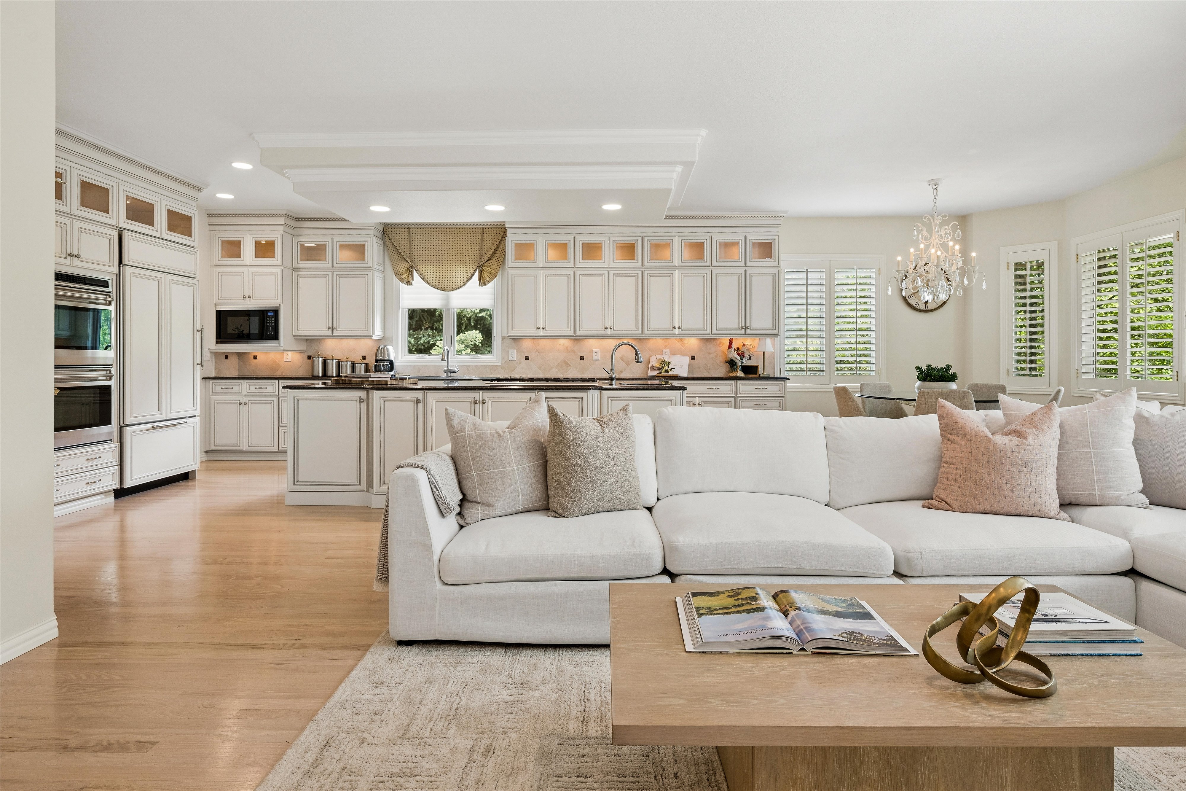  Luxury Features, Thoughtful Upgrades And Beautiful Outdoor Space - 物件實景