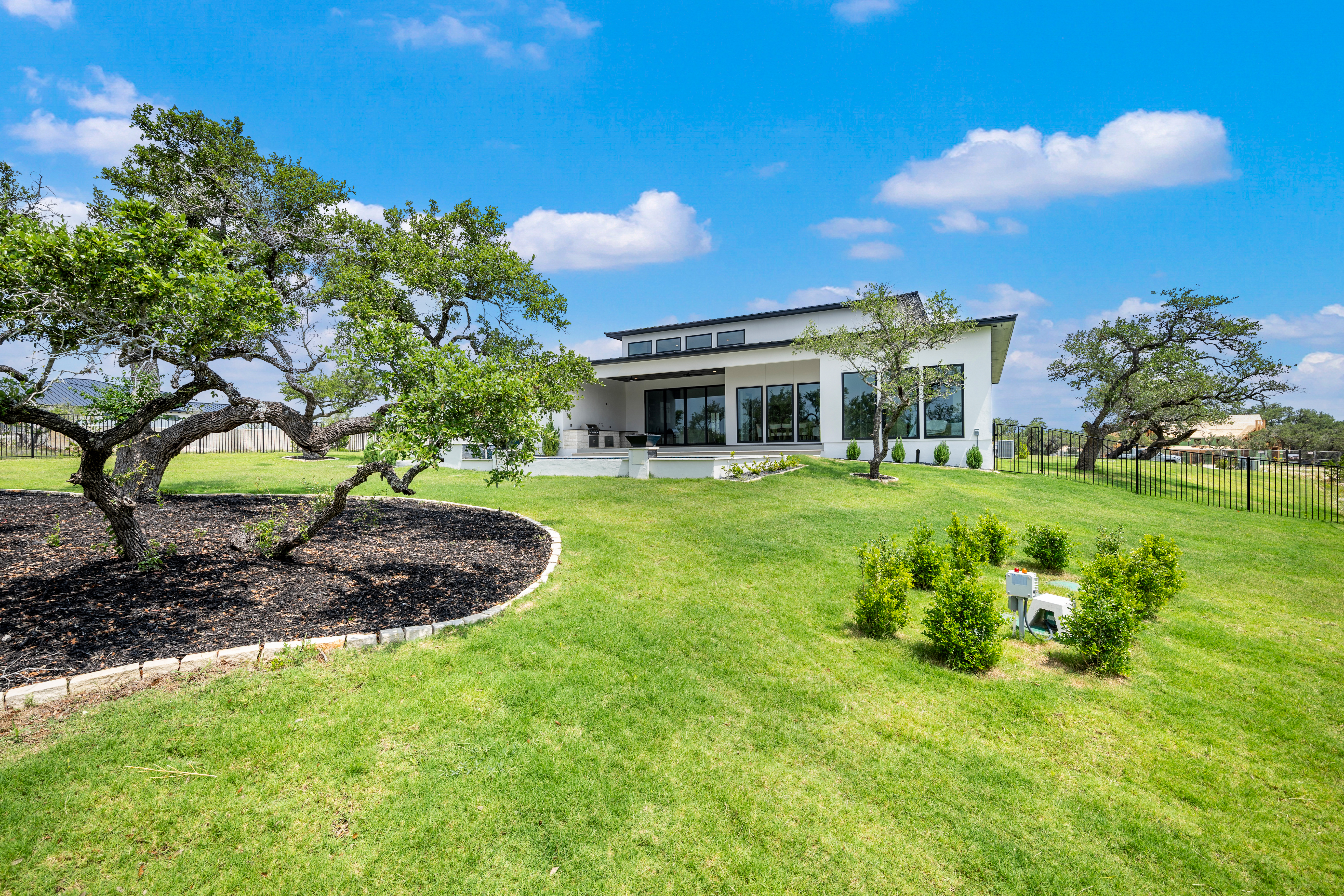  Modern Luxury on 1 Acre - 物件實景