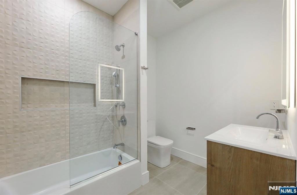 Haworth, New Jersey, 07641, United States, 6 Bedrooms Bedrooms, ,7 BathroomsBathrooms,Residential,For Sale,1989640