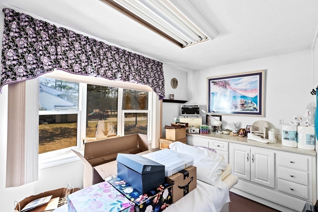 Easton, Massachusetts, 02375, United States, 3 Bedrooms Bedrooms, ,3 BathroomsBathrooms,Residential,For Sale,1975214