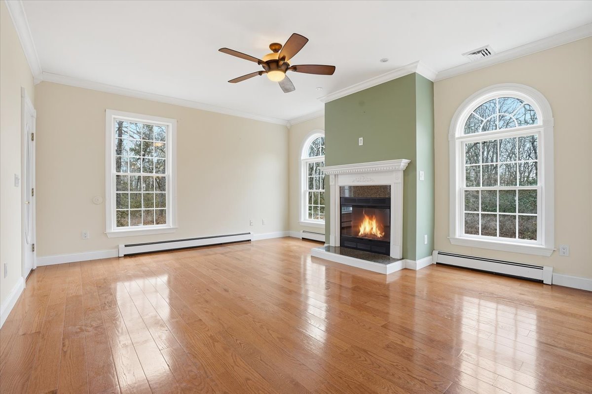 Milford, Pennsylvania, 18337, United States, 4 Bedrooms Bedrooms, ,3 BathroomsBathrooms,Residential,For Sale,2013781