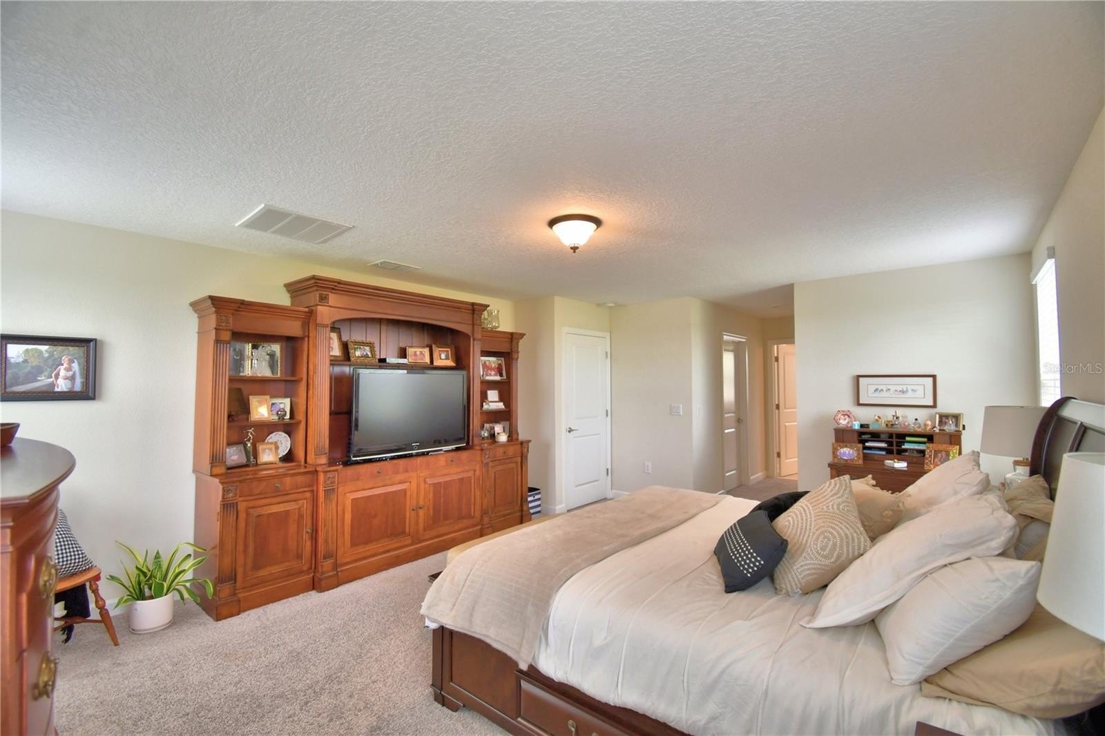 DAVENPORT, Florida, 33896, United States, 5 Bedrooms Bedrooms, ,3 BathroomsBathrooms,Residential,For Sale,1878806