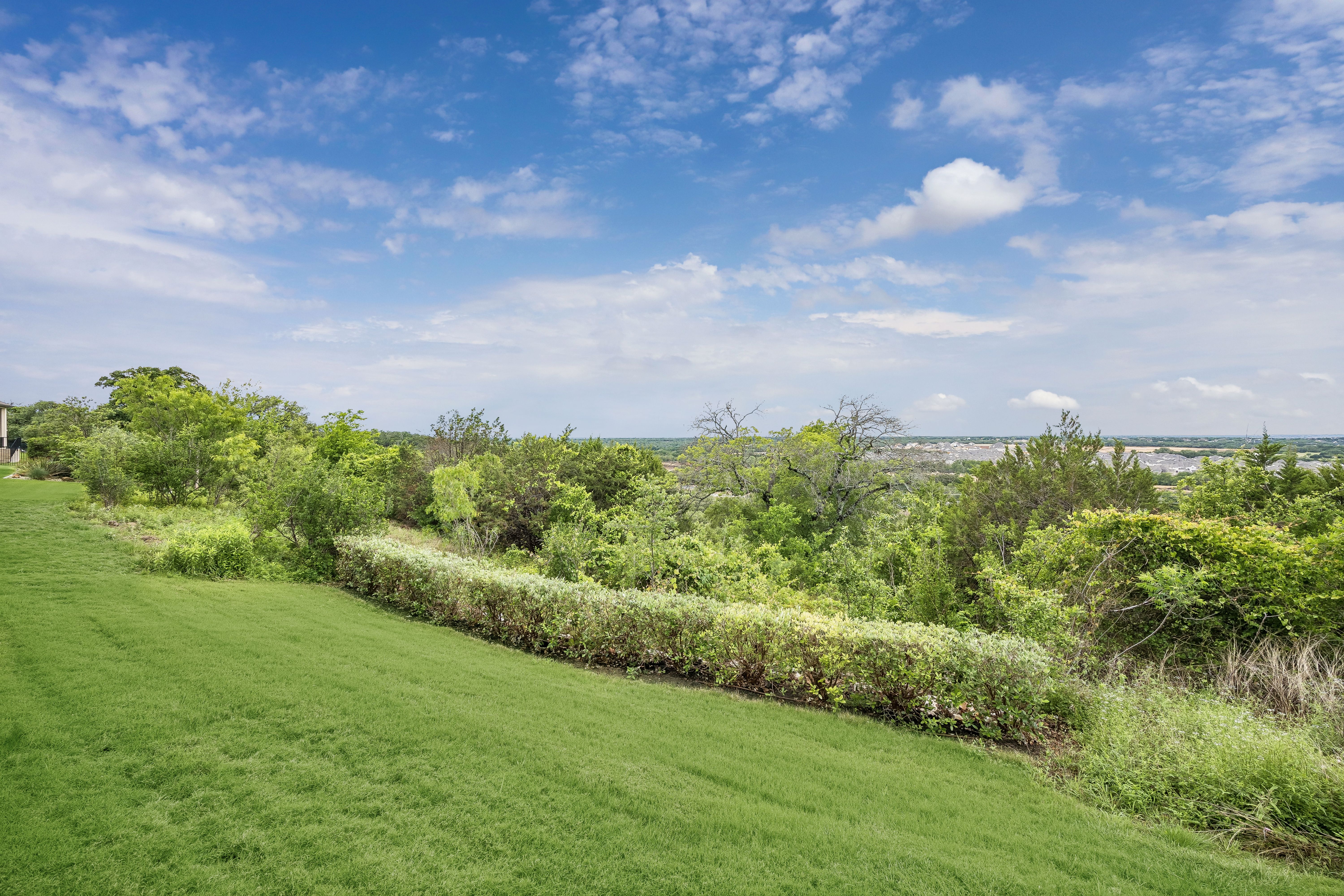  Hill Country Views Meet Modern Luxury in Gated Santa Rita Ranch - 物件實景