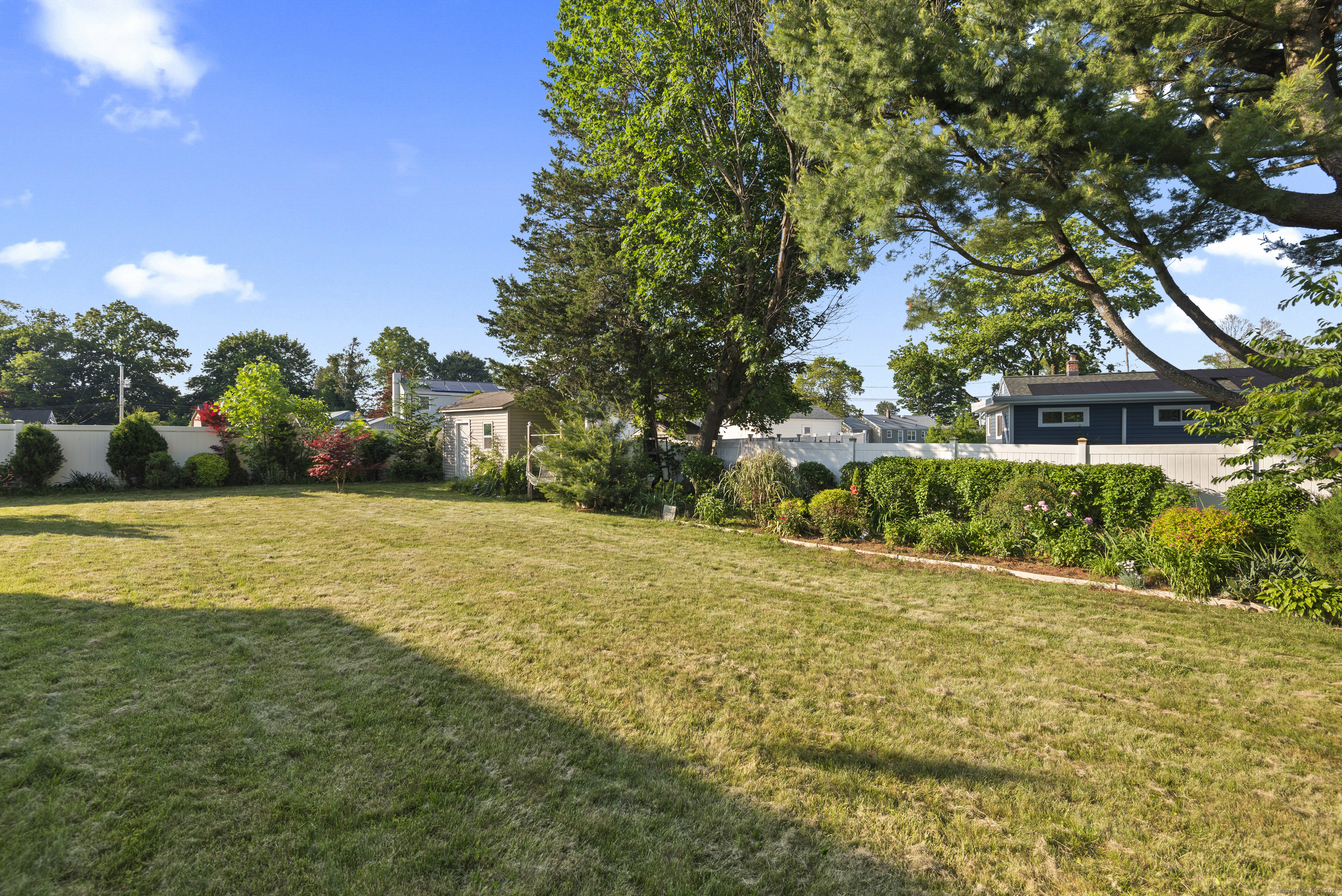 Milford, Connecticut, 06460, United States, 4 Bedrooms Bedrooms, ,3 BathroomsBathrooms,Residential,For Sale,1848853