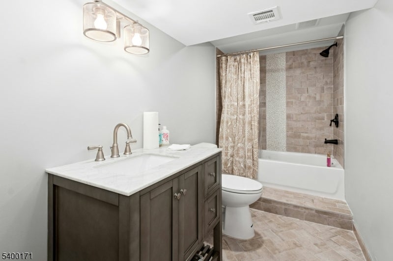 Union Twp., New Jersey, 07083, United States, 4 Bedrooms Bedrooms, ,4 BathroomsBathrooms,Residential,For Sale,2005388