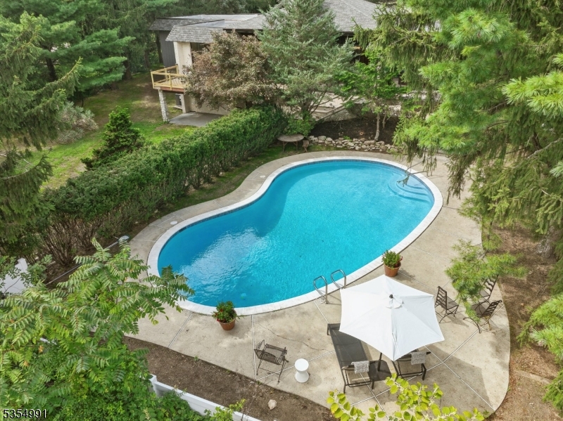 South Orange Village Twp., New Jersey, 07079, United States, 5 Bedrooms Bedrooms, ,4 BathroomsBathrooms,Residential,For Sale,1940447
