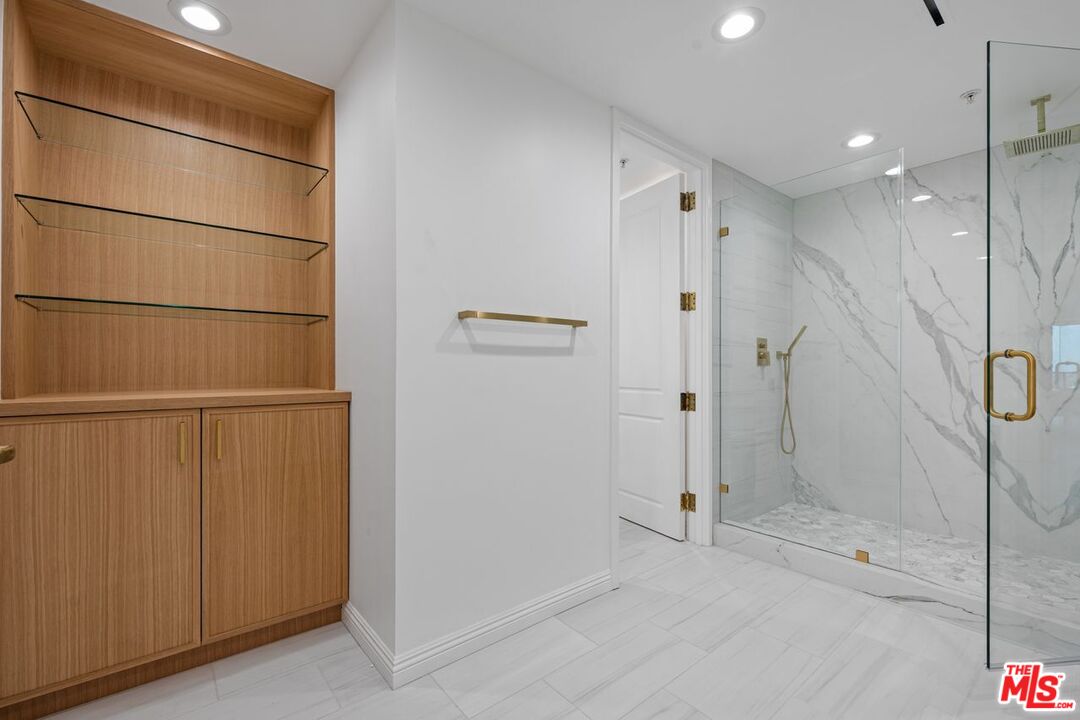 Los Angeles, California, 90024, United States, 3 Bedrooms Bedrooms, ,3 BathroomsBathrooms,Residential,For Sale,1949652