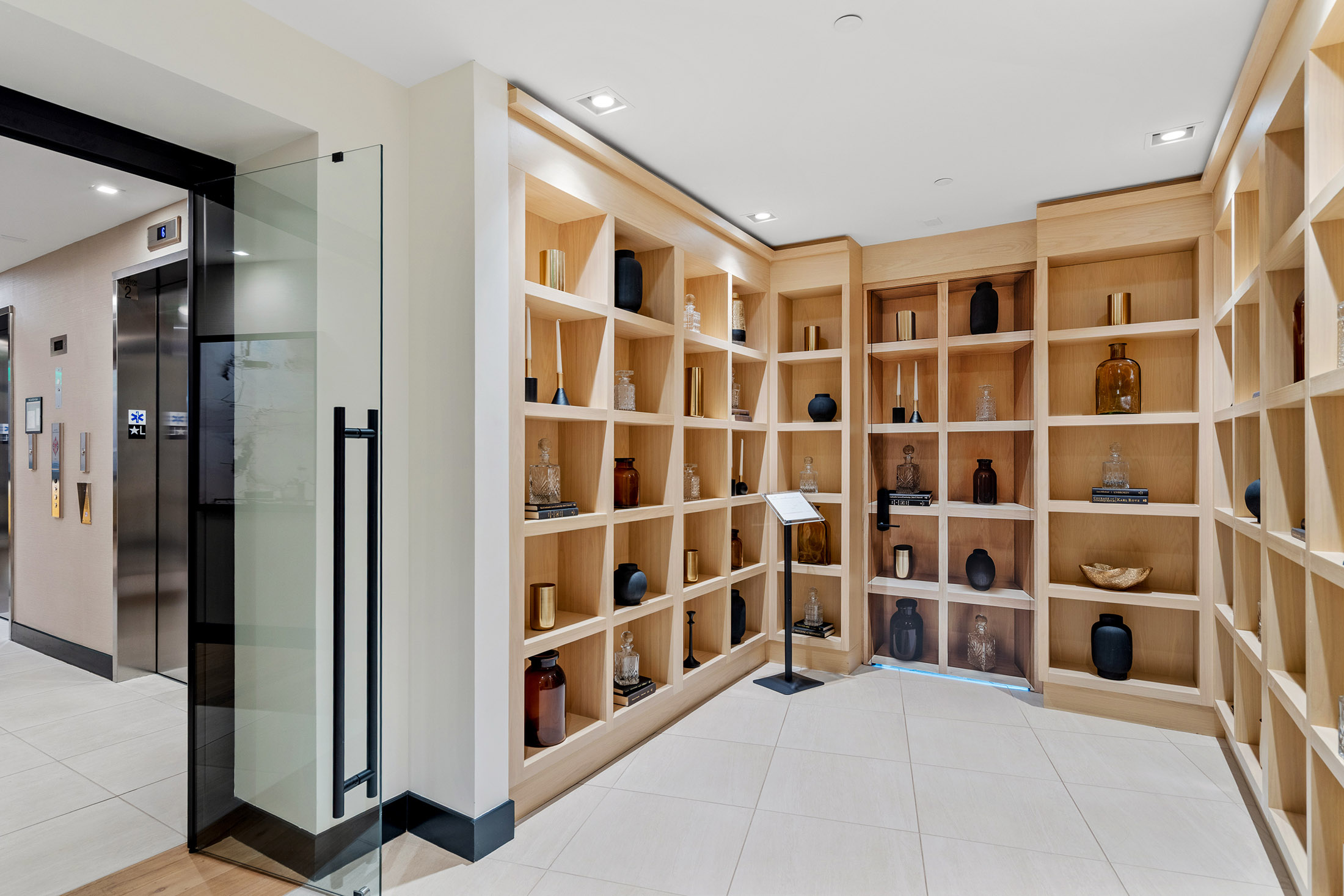  Stunning 17th Floor Corner Unit with Architectural Upgrades - 物件實景