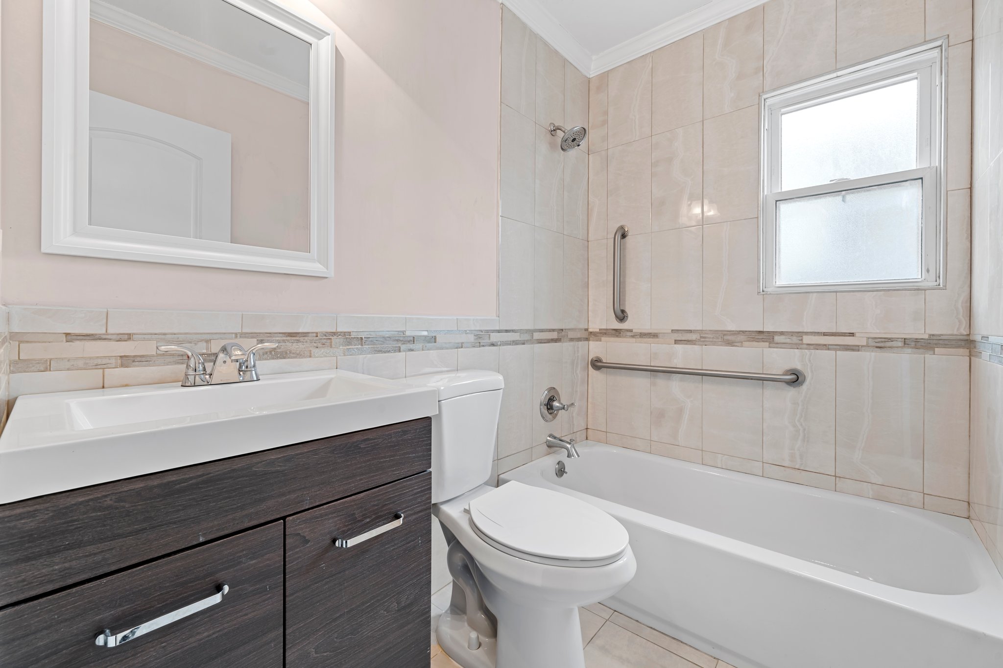 Valley Stream, New York, 11580, United States, 4 Bedrooms Bedrooms, ,3 BathroomsBathrooms,Residential,For Sale,1935482