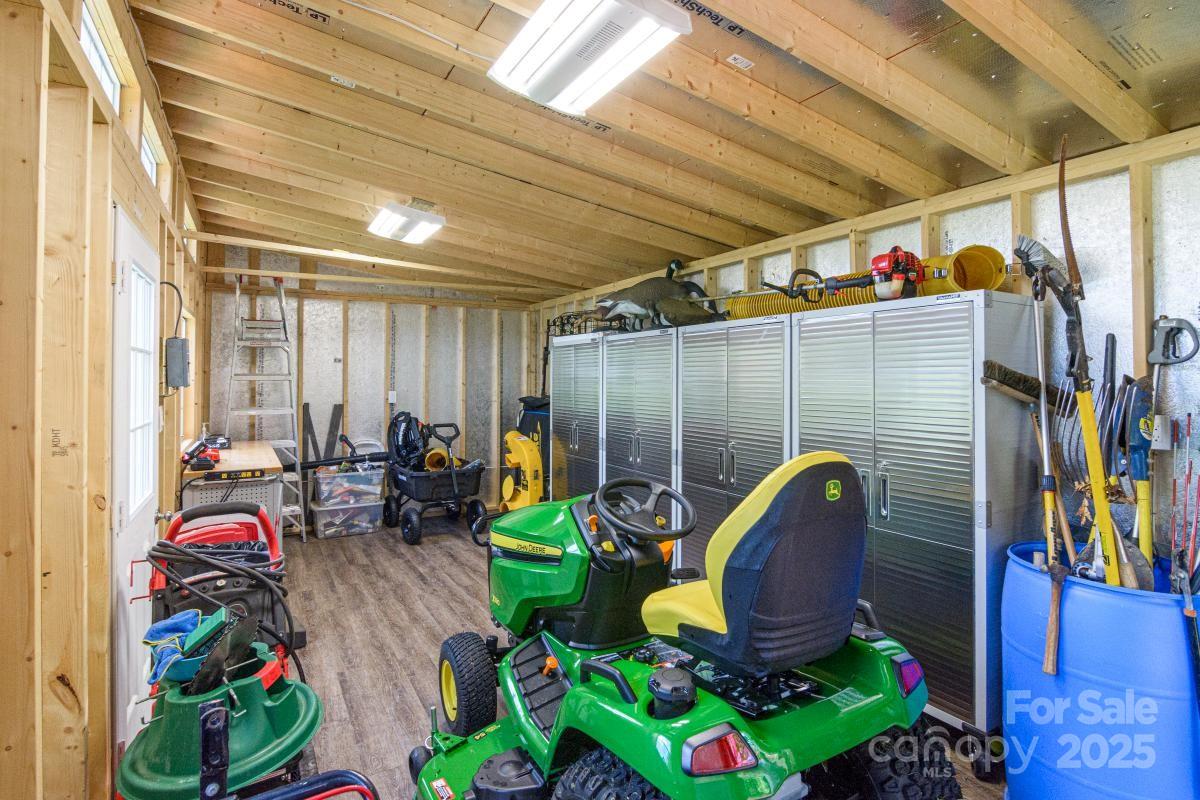 Hendersonville, North Carolina, 28792, United States, 3 Bedrooms Bedrooms, ,3 BathroomsBathrooms,Residential,For Sale,1942631