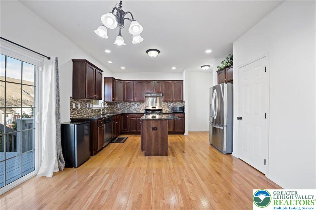 Palmer Twp, Pennsylvania, 18045, United States, 4 Bedrooms Bedrooms, ,3 BathroomsBathrooms,Residential,For Sale,2000563