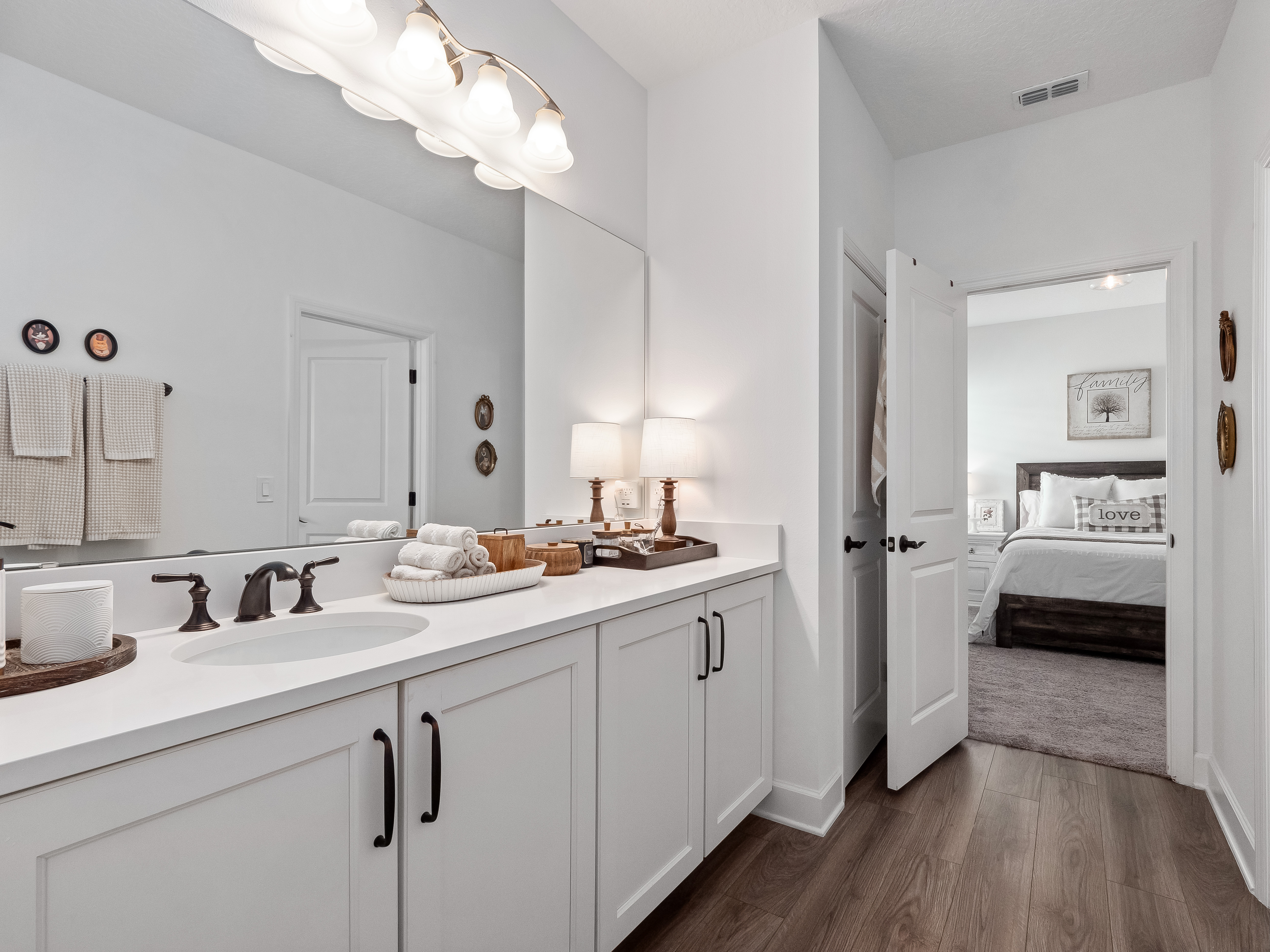 Winter Garden, Florida, 34787, United States, 5 Bedrooms Bedrooms, ,5 BathroomsBathrooms,Residential,For Sale,1914233