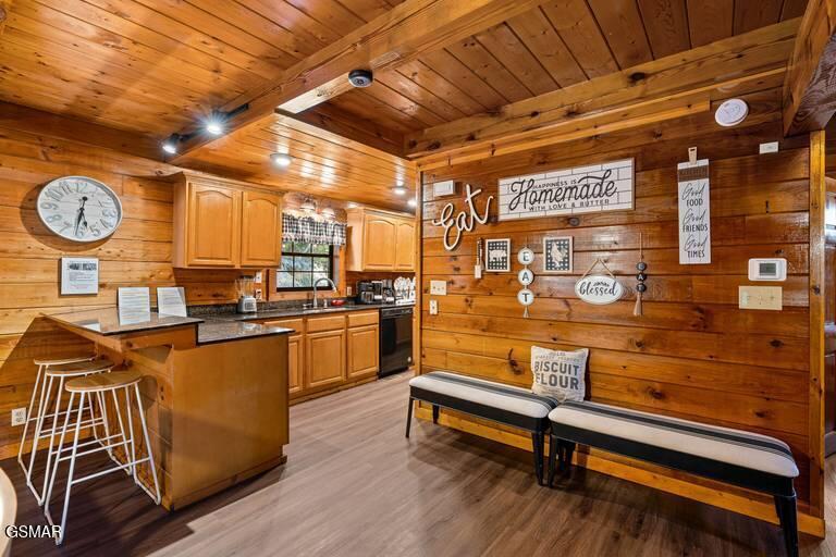 Sevierville, Tennessee, 37876, United States, 2 Bedrooms Bedrooms, ,4 BathroomsBathrooms,Residential,For Sale,2019046