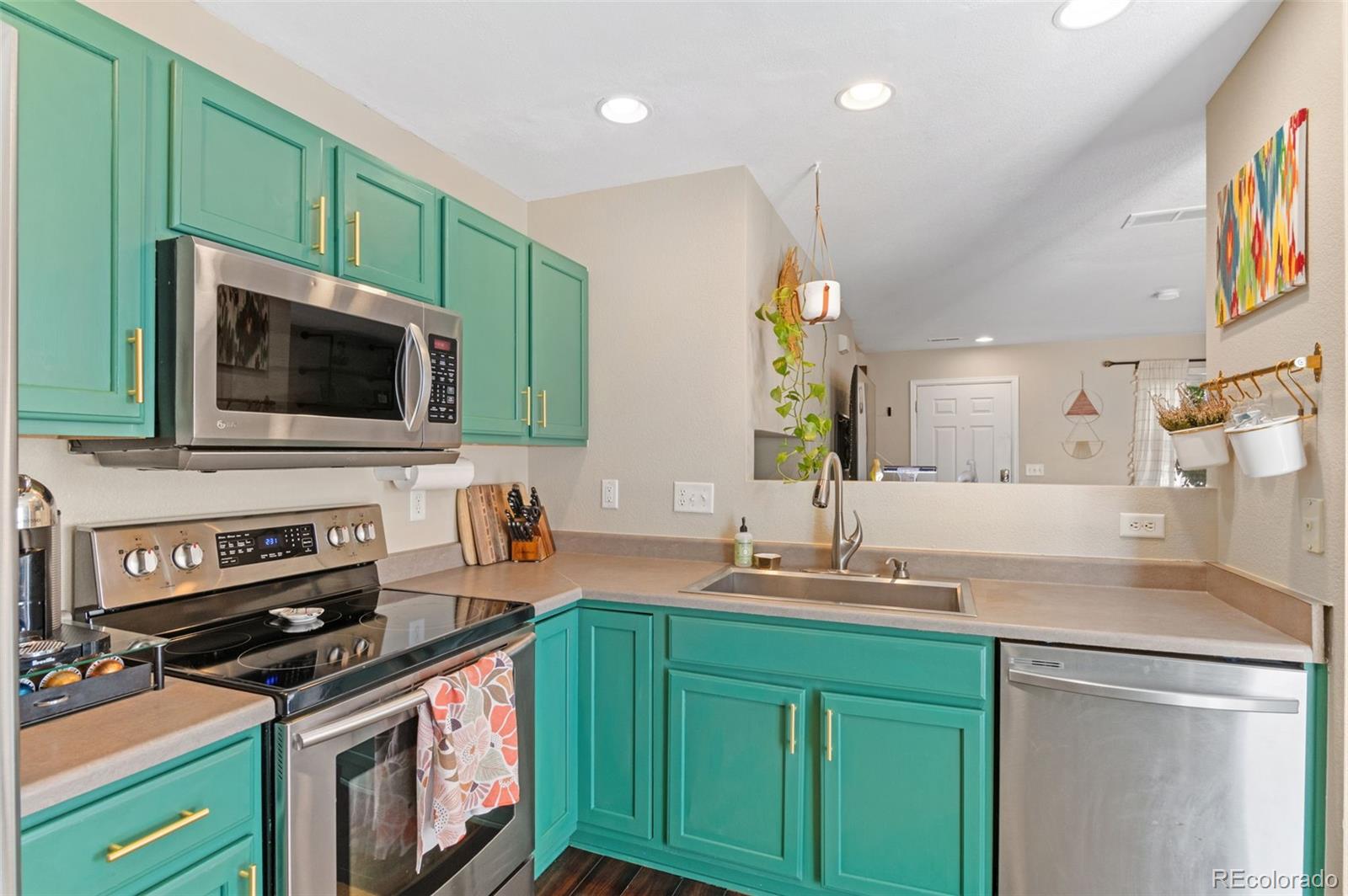 Morrison, Colorado, 80465, United States, 3 Bedrooms Bedrooms, ,2 BathroomsBathrooms,Residential,For Sale,1947619